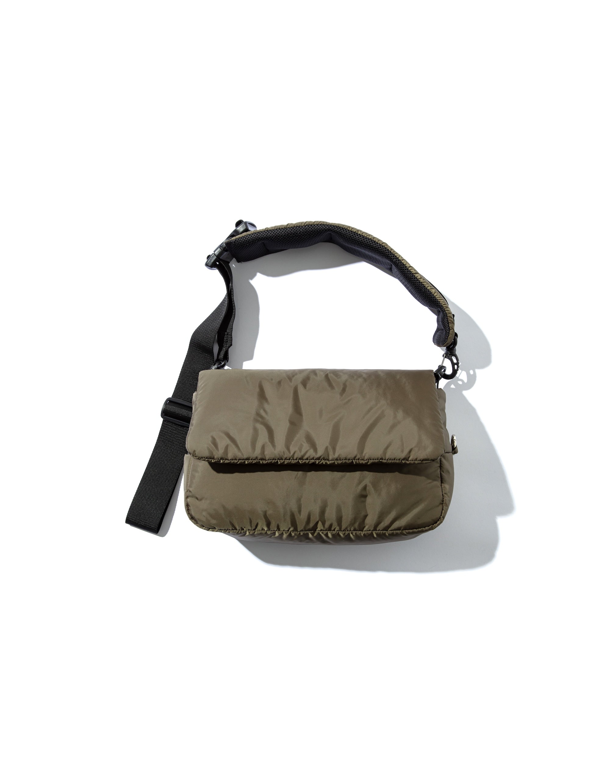 PADDED FLAP HOLIDAY BAG(OLIVE)