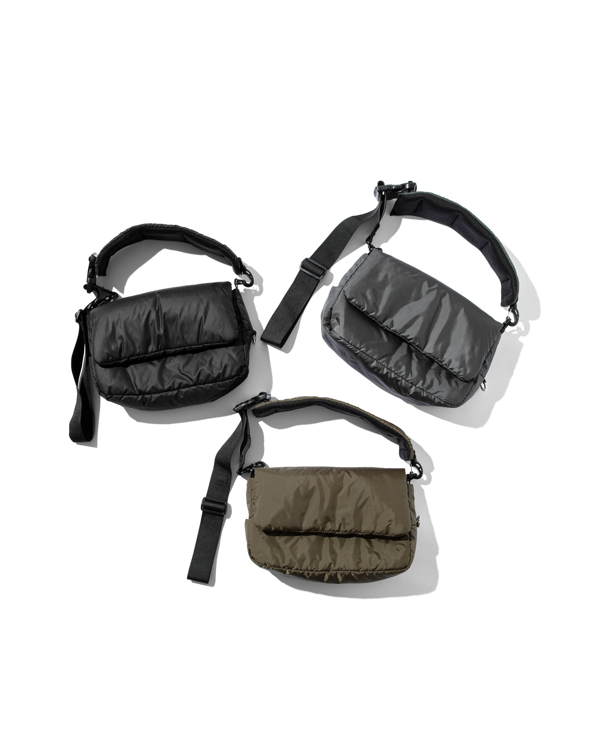 PADDED FLAP HOLIDAY BAG(BLACK)