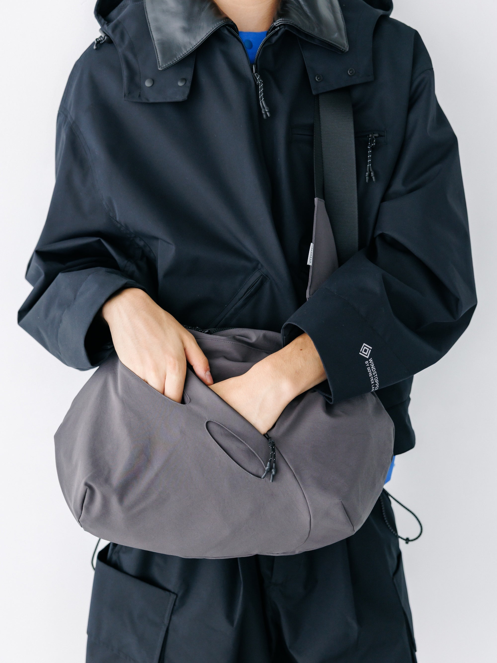 【8.26 WED 20:00- IN STOCK】 SOFT SHELL FUTURE BAG (GRAY)