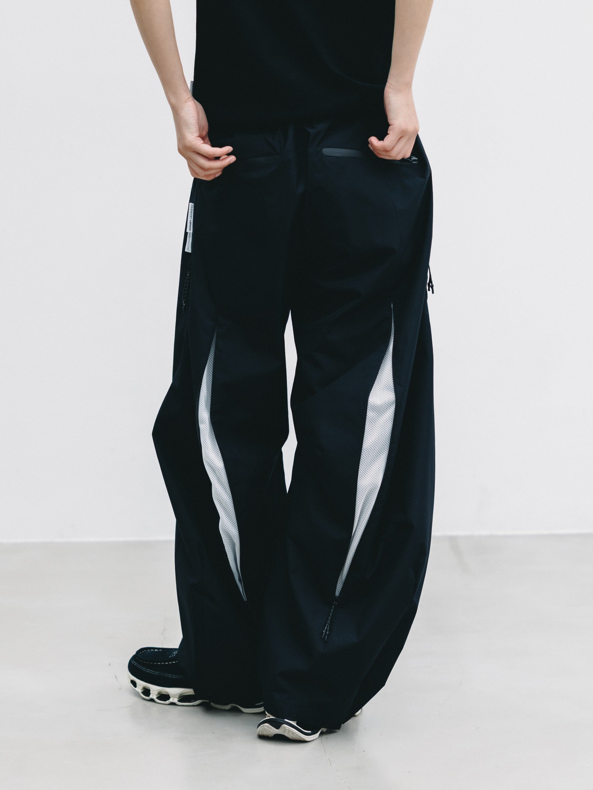 【9.2 WED 20:00- IN STOCK】+phenix WINDSTOPPER® by GORE-TEX LABS TWILL CITY BARREL LEG PANTS (BLACK×WHITE)