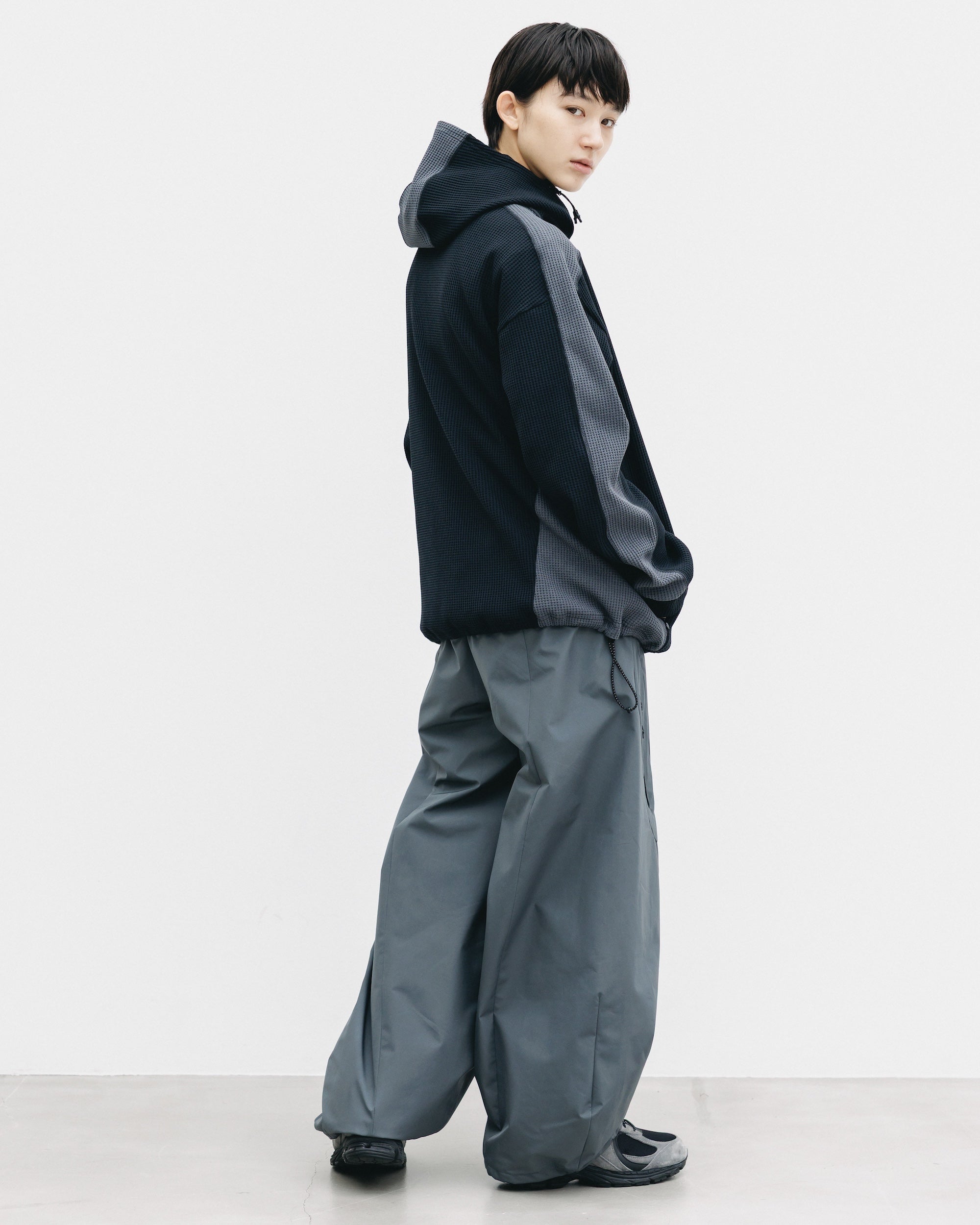 CITY LIGHT THERMAL HALF ZIP HOODIE (BLACK×GRAY)