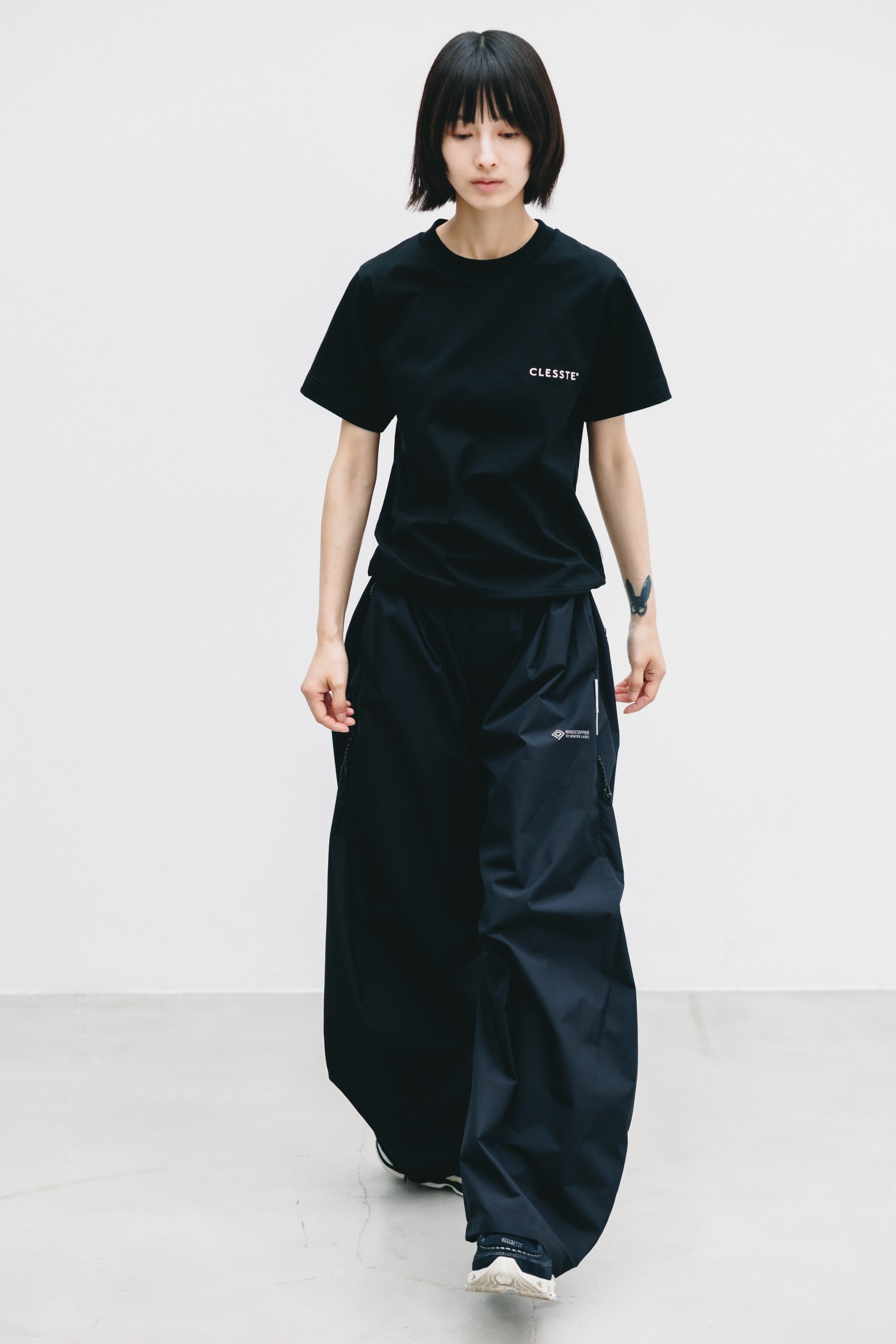【9.2 WED 20:00- IN STOCK】+phenix WINDSTOPPER® by GORE-TEX LABS TWILL CITY BARREL LEG PANTS (BLACK×WHITE)