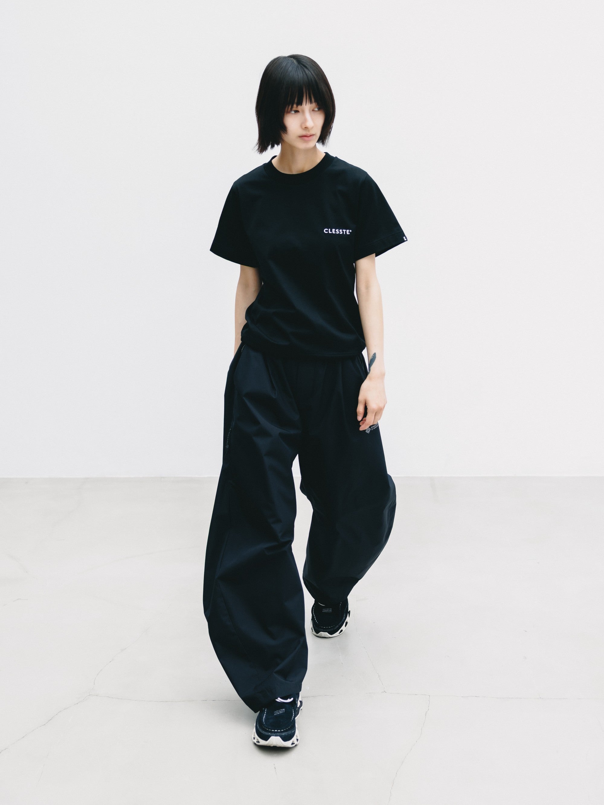 【9.2 WED 20:00- IN STOCK】+phenix WINDSTOPPER® by GORE-TEX LABS TWILL CITY BARREL LEG PANTS (BLACK×WHITE)