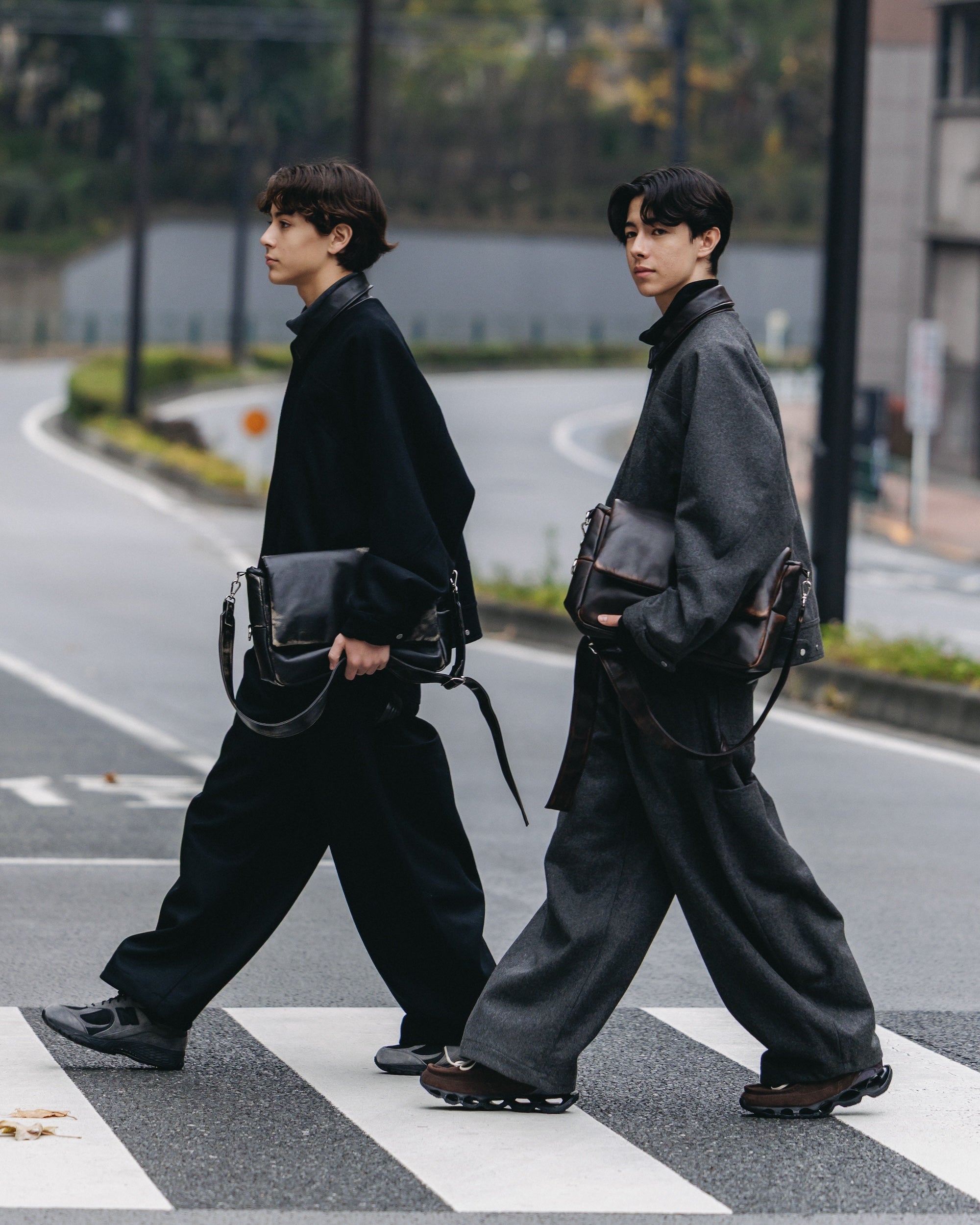 【12.10 WED 20:00- IN STOCK】VINTAGE LEATHER PADDED FLAP HOLIDAY BAG (BLACK)