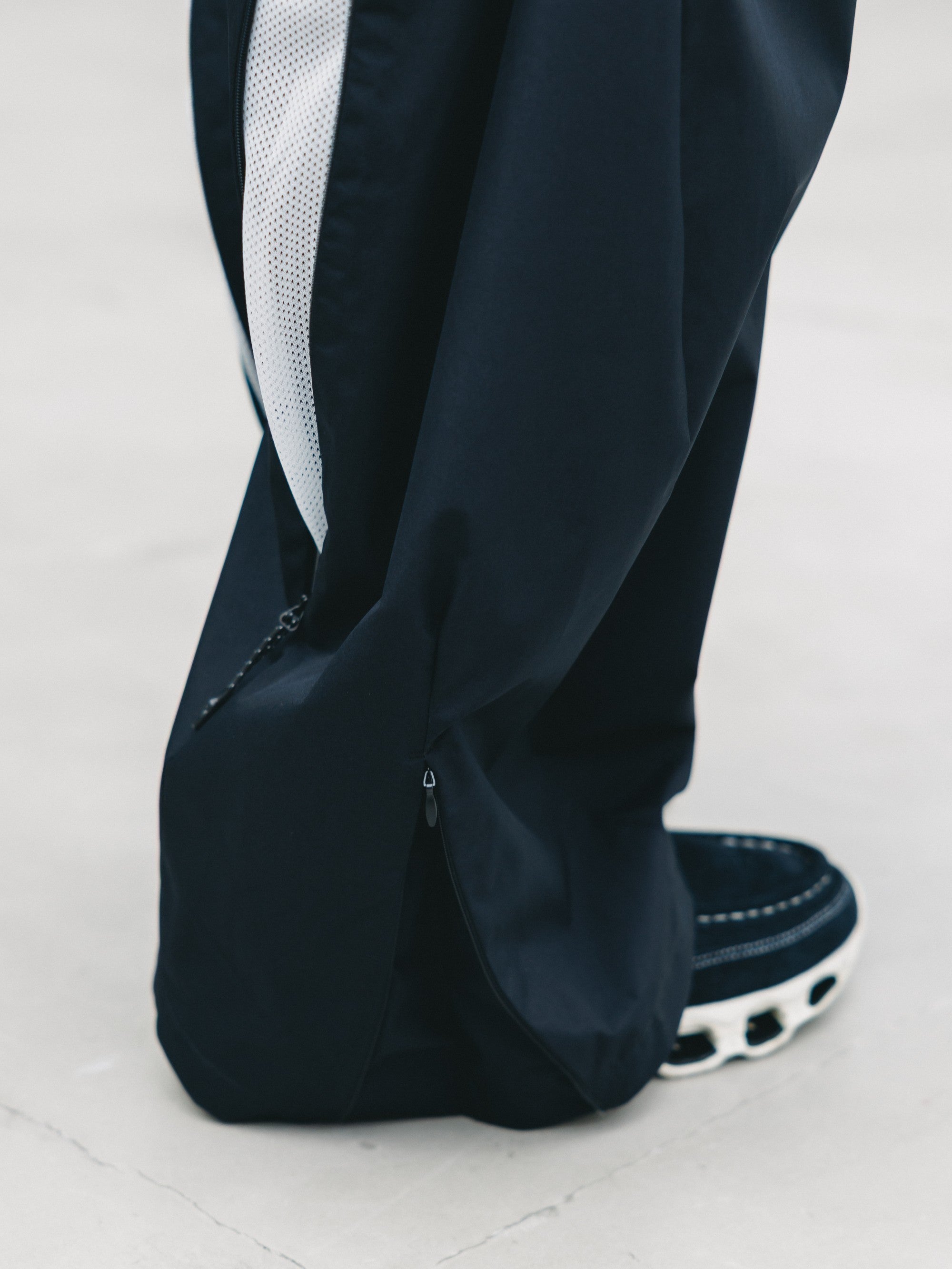 【9.2 WED 20:00- IN STOCK】+phenix WINDSTOPPER® by GORE-TEX LABS TWILL CITY BARREL LEG PANTS (BLACK×WHITE)