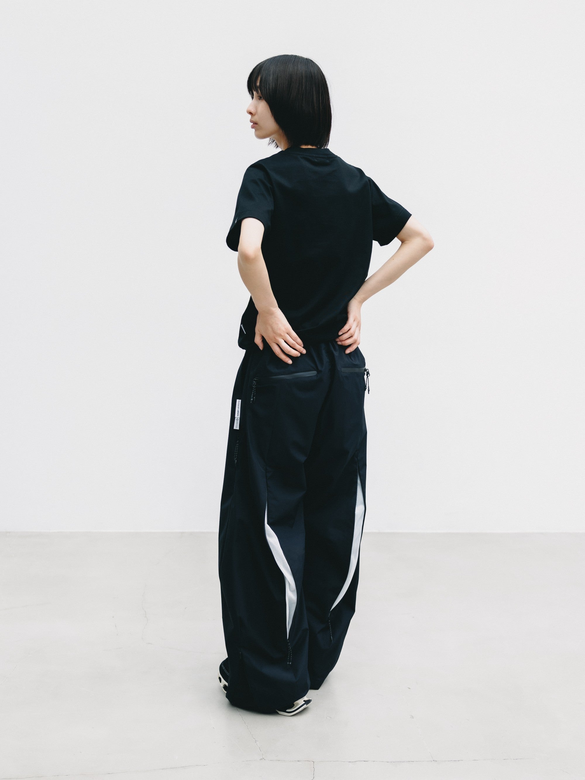 【9.2 WED 20:00- IN STOCK】+phenix WINDSTOPPER® by GORE-TEX LABS TWILL CITY BARREL LEG PANTS (BLACK×WHITE)
