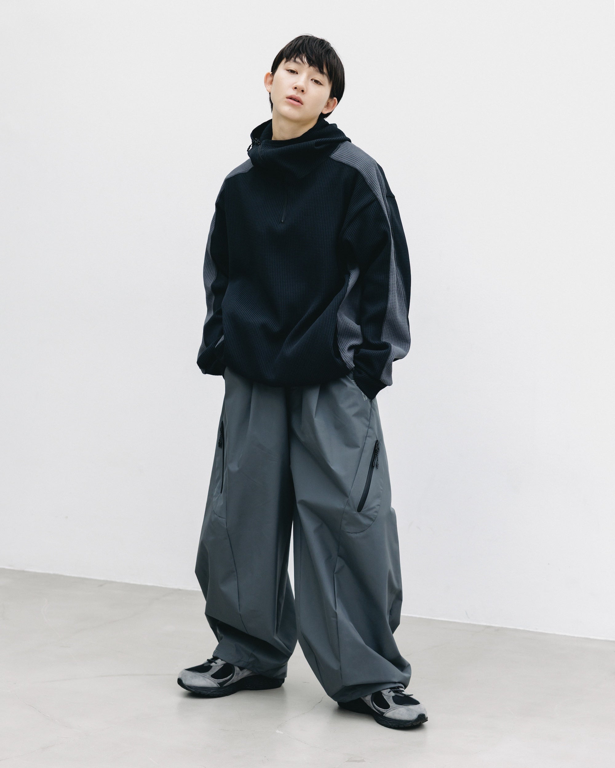 CITY LIGHT THERMAL HALF ZIP HOODIE (BLACK×GRAY)