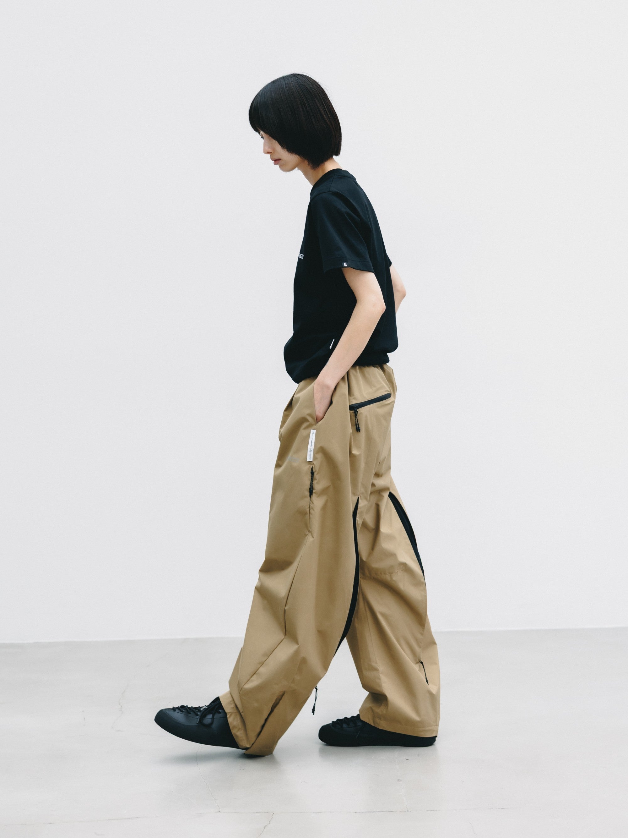 【9.2 WED 20:00- IN STOCK】+phenix WINDSTOPPER® by GORE-TEX LABS TWILL CITY BARREL LEG PANTS (CAMEL BEIGE)