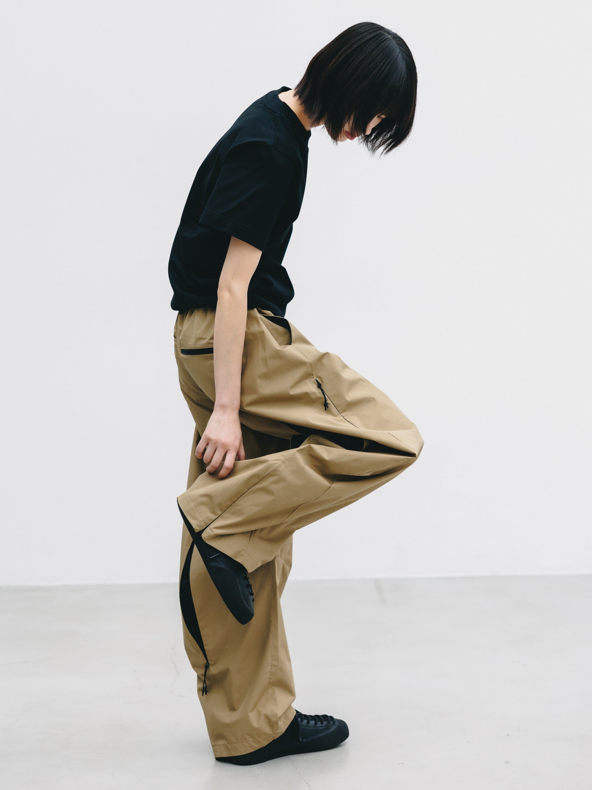【9.2 WED 20:00- IN STOCK】+phenix WINDSTOPPER® by GORE-TEX LABS TWILL CITY BARREL LEG PANTS (CAMEL BEIGE)