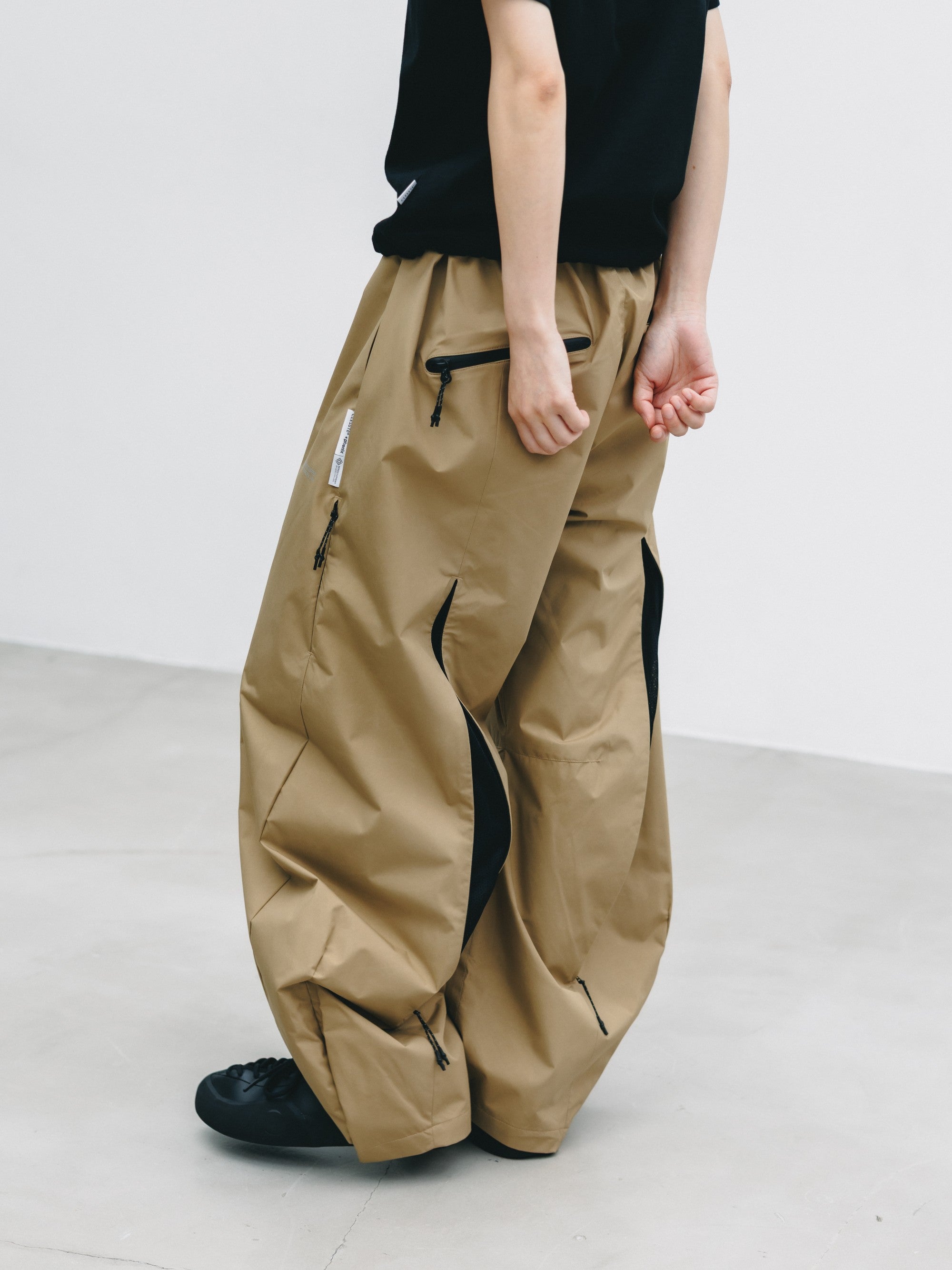 【9.2 WED 20:00- IN STOCK】+phenix WINDSTOPPER® by GORE-TEX LABS TWILL CITY BARREL LEG PANTS (CAMEL BEIGE)