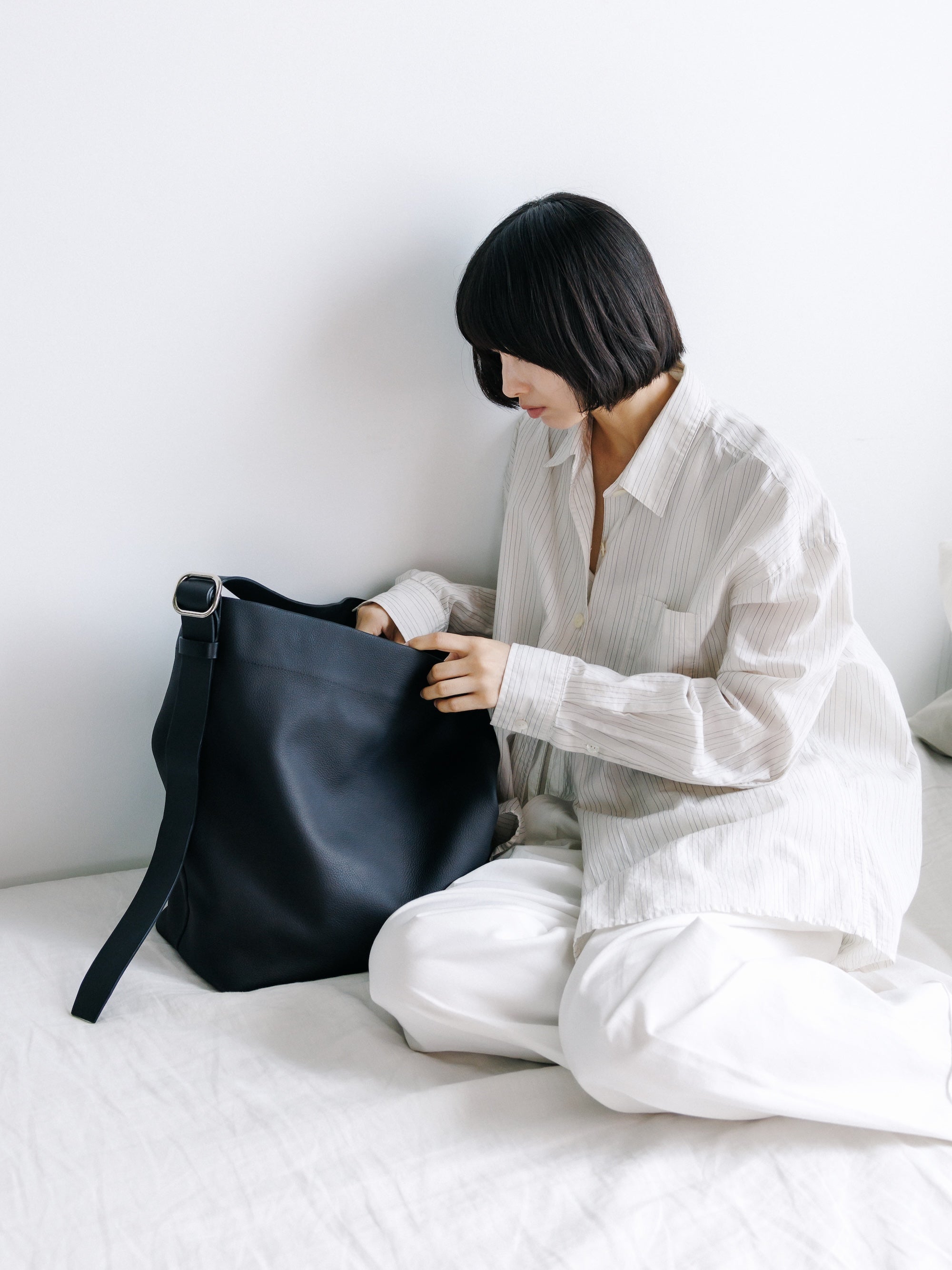 GRAIN LEATHER EDITOR’S BAG (BLACK)