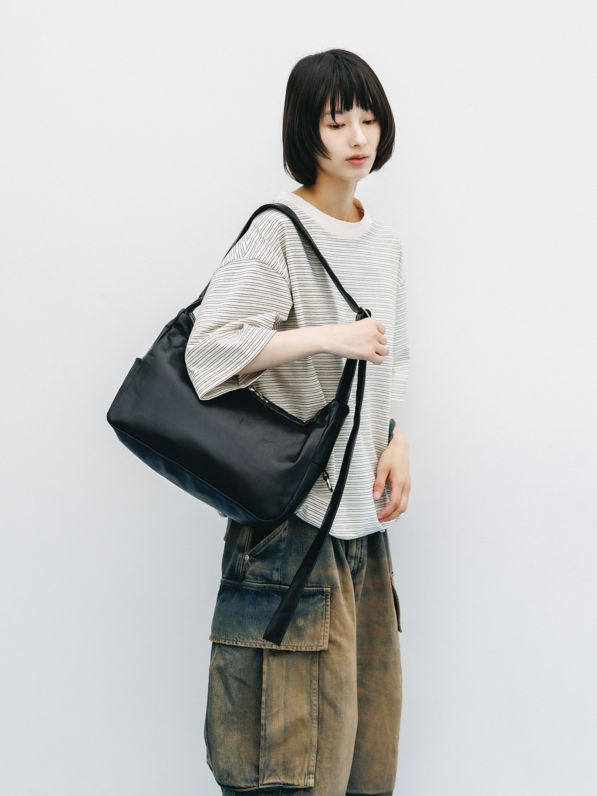【8.5 WED 20:00- IN STOCK】LEATHER HOLIDAY BAG (BLACK)