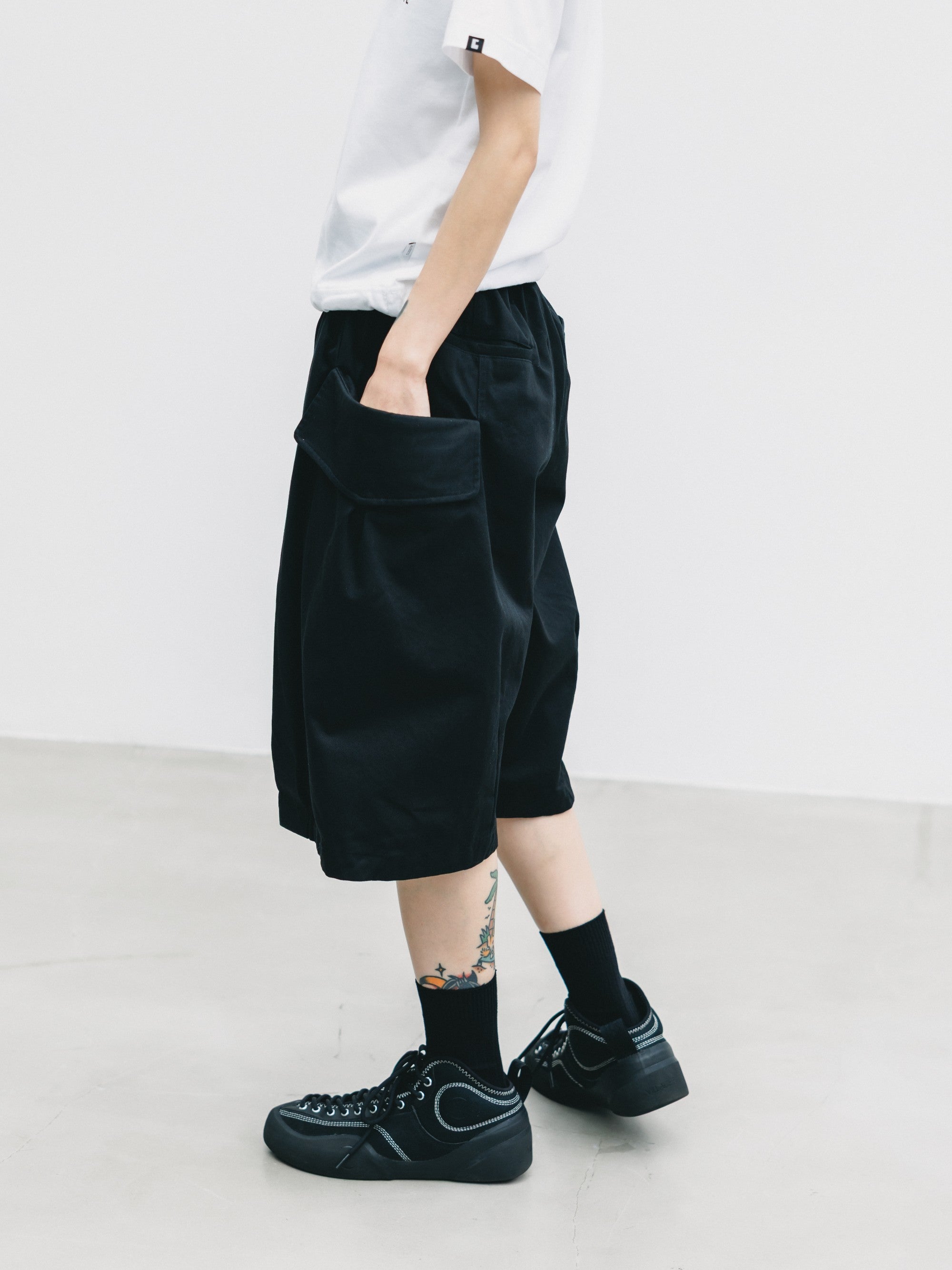 【6.24 WED 20:00- IN STOCK】FLAP WIDE BALLOON HALF PANTS (BLACK)