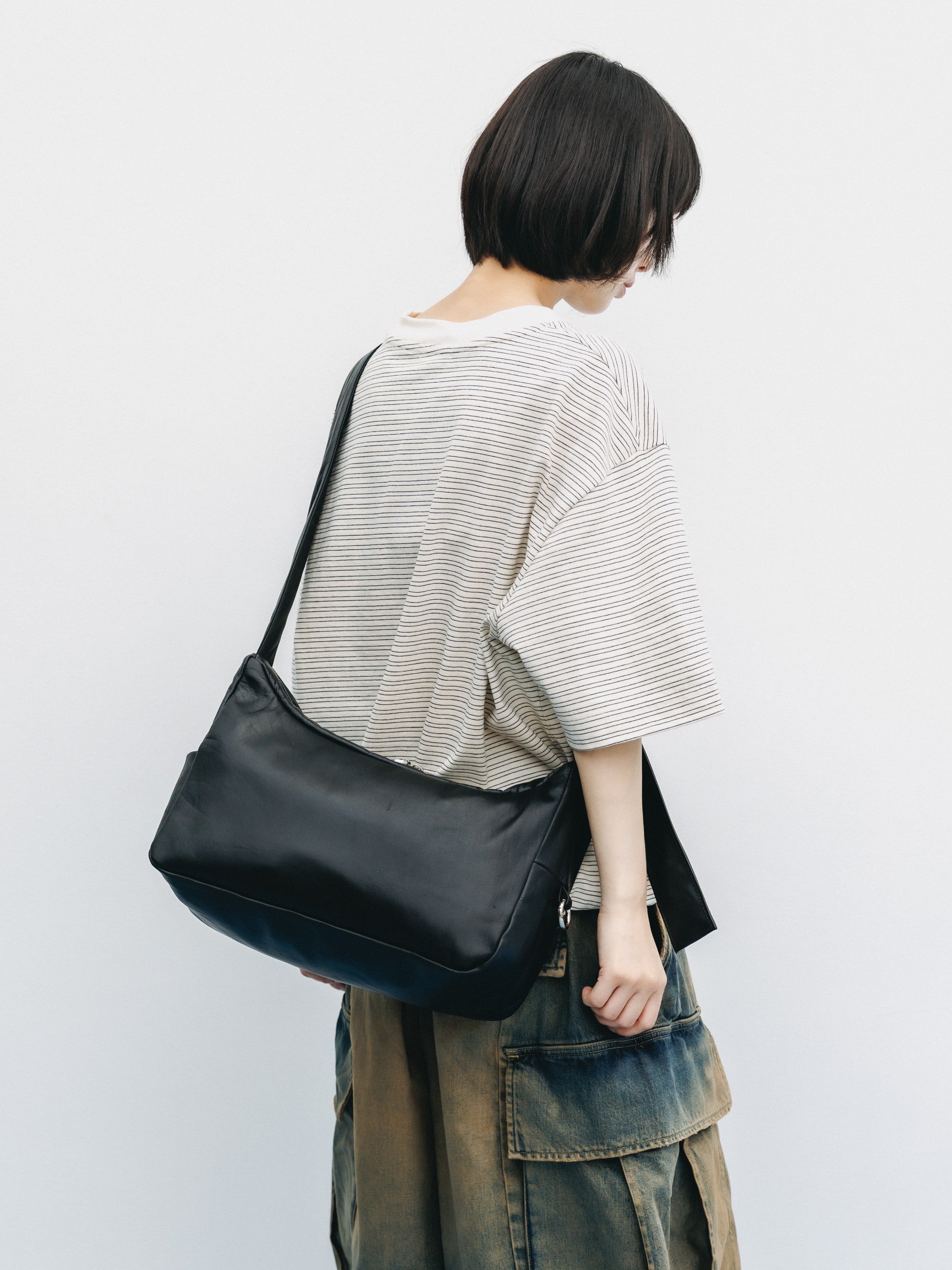 【8.5 WED 20:00- IN STOCK】LEATHER HOLIDAY BAG (BLACK)