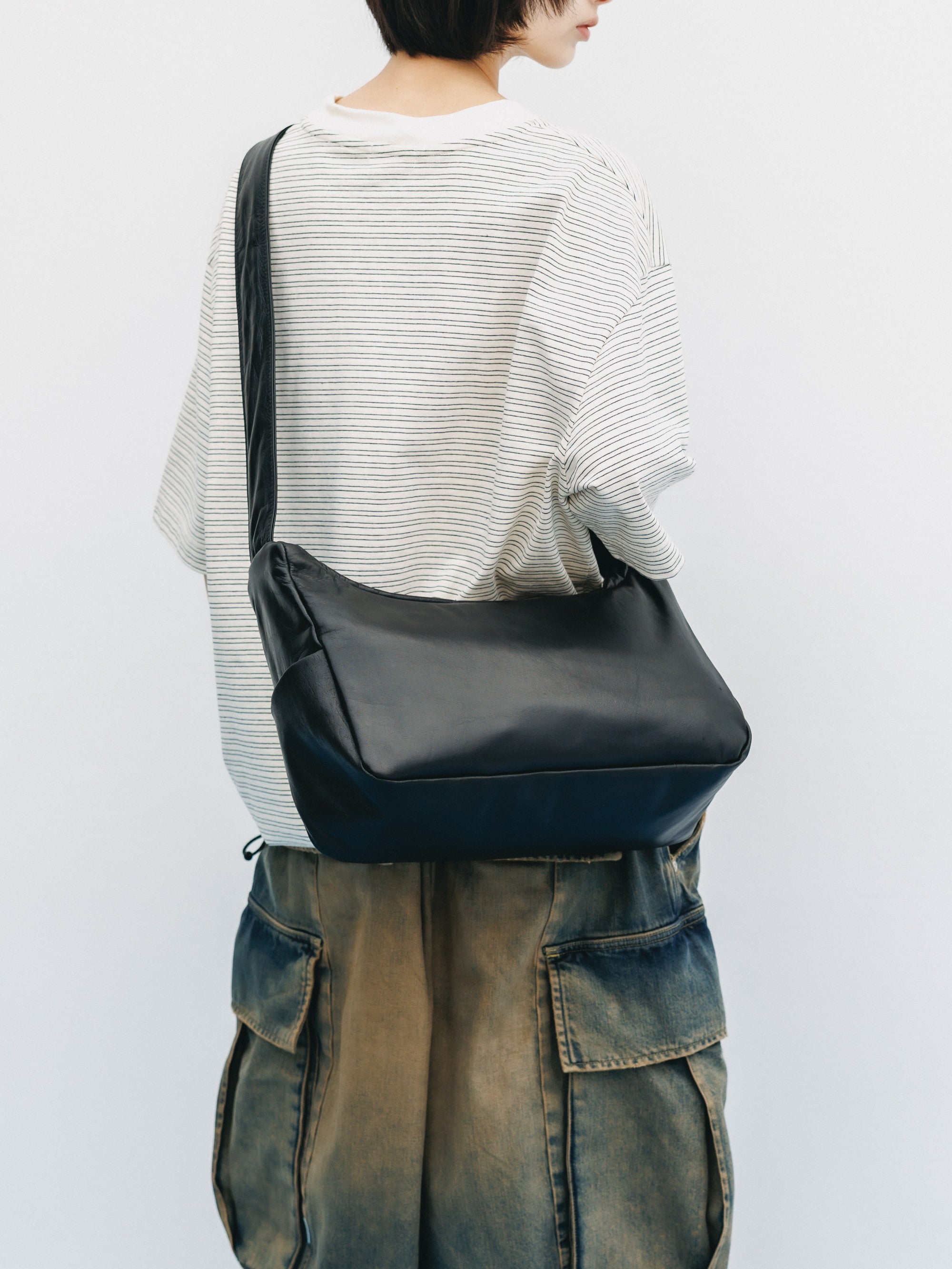 【8.5 WED 20:00- IN STOCK】LEATHER HOLIDAY BAG (BLACK)