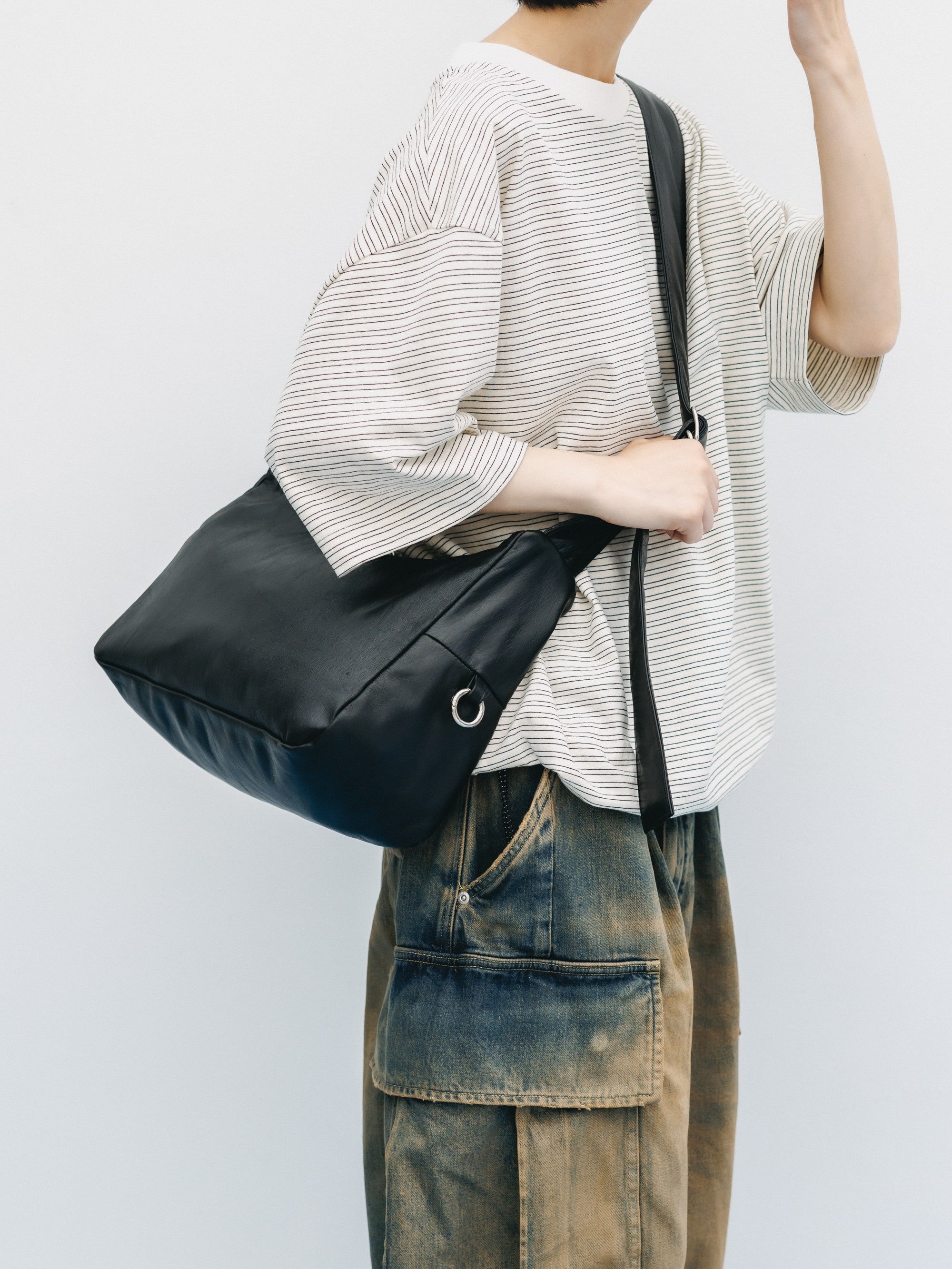 【8.5 WED 20:00- IN STOCK】LEATHER HOLIDAY BAG (BLACK)