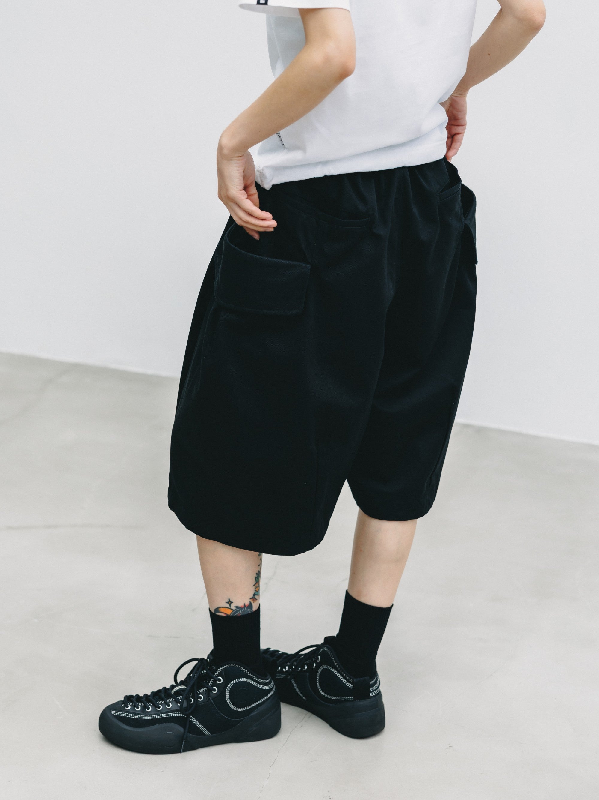 【6.24 WED 20:00- IN STOCK】FLAP WIDE BALLOON HALF PANTS (BLACK)
