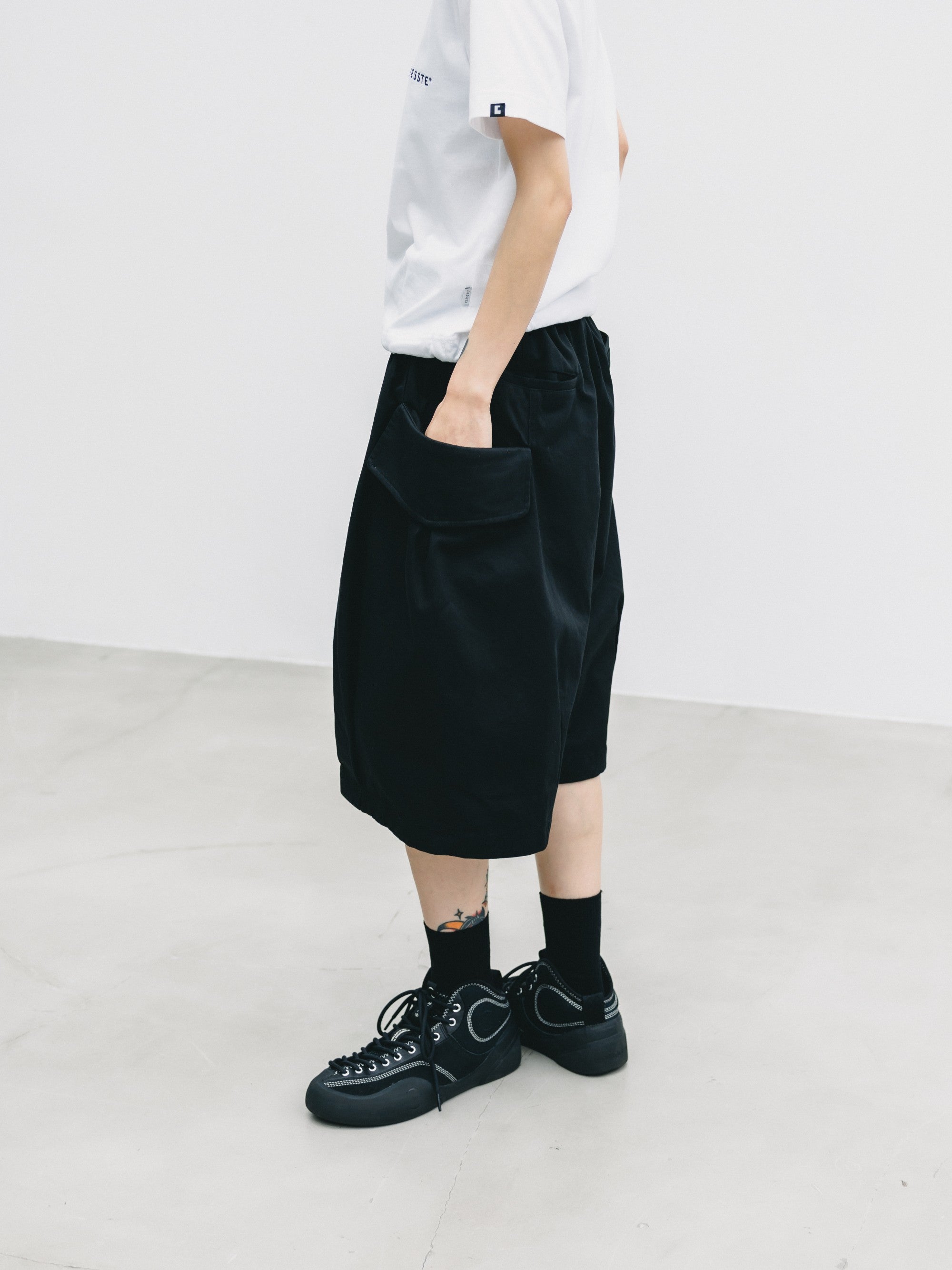 【6.24 WED 20:00- IN STOCK】FLAP WIDE BALLOON HALF PANTS (BLACK)