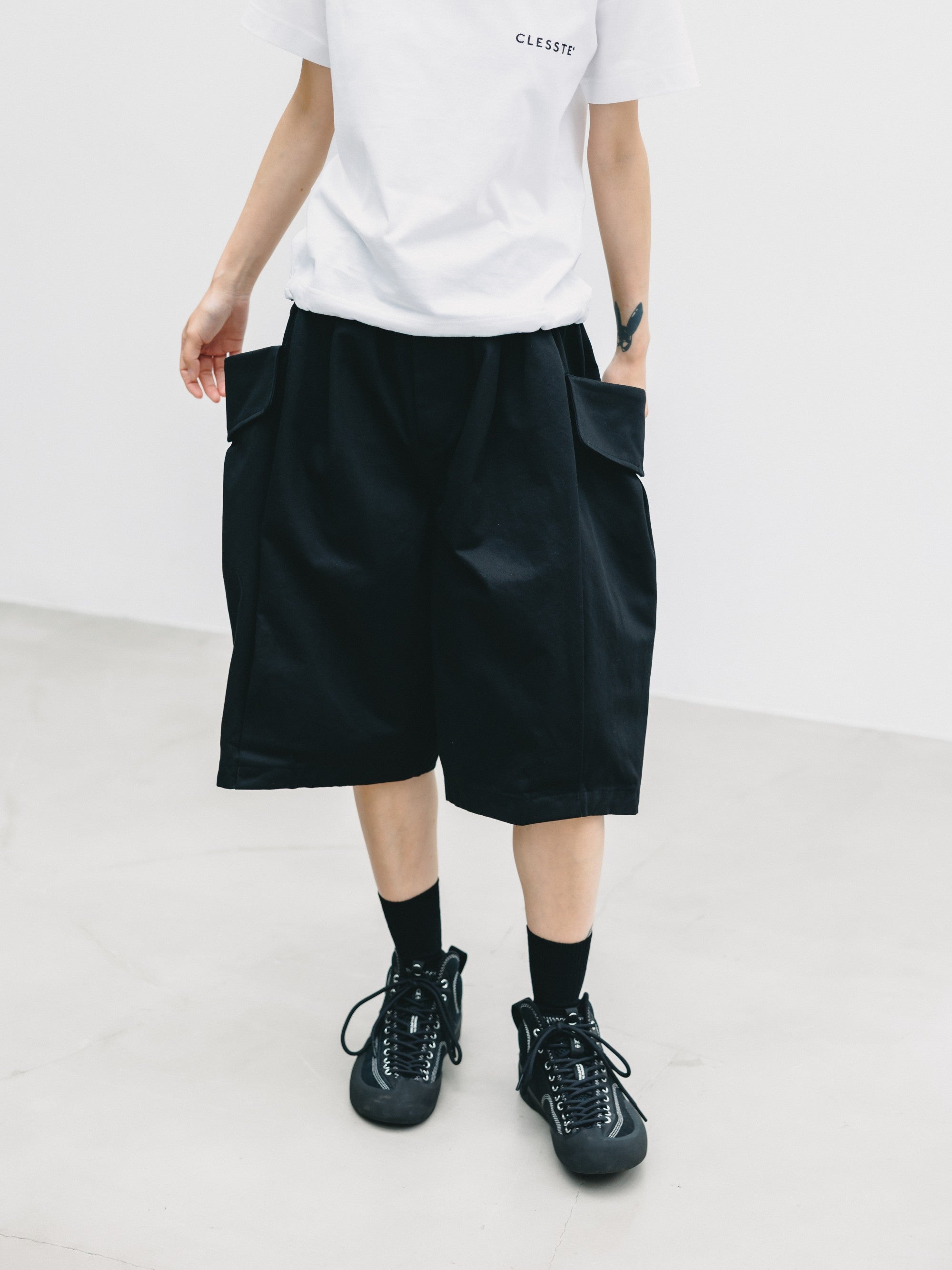 FLAP WIDE BALLOON HALF PANTS (BLACK)