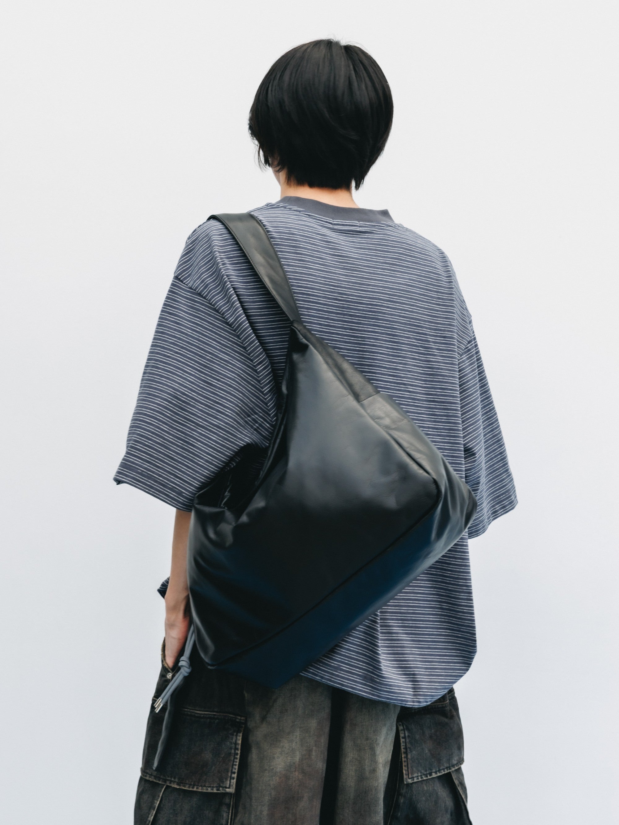 【8.5 WED 20:00- IN STOCK】LEATHER HOLIDAY BAG LARGE (BLACK)