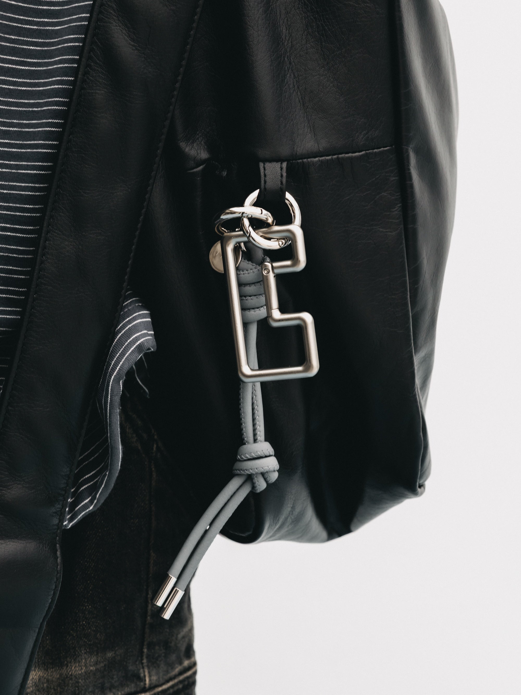 “C” LOGO CARABINER (SILVER)
