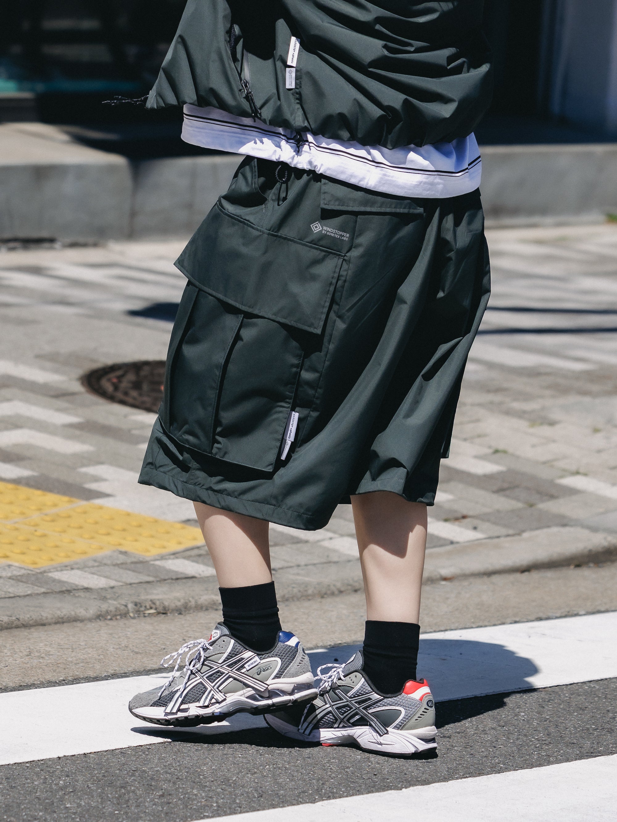 +PHENIX WINDSTOPPER® BY GORE-TEX LABS CITY MEGA POCKET BALLOON CARGO HALF PANTS (ASPHALT GRAY)