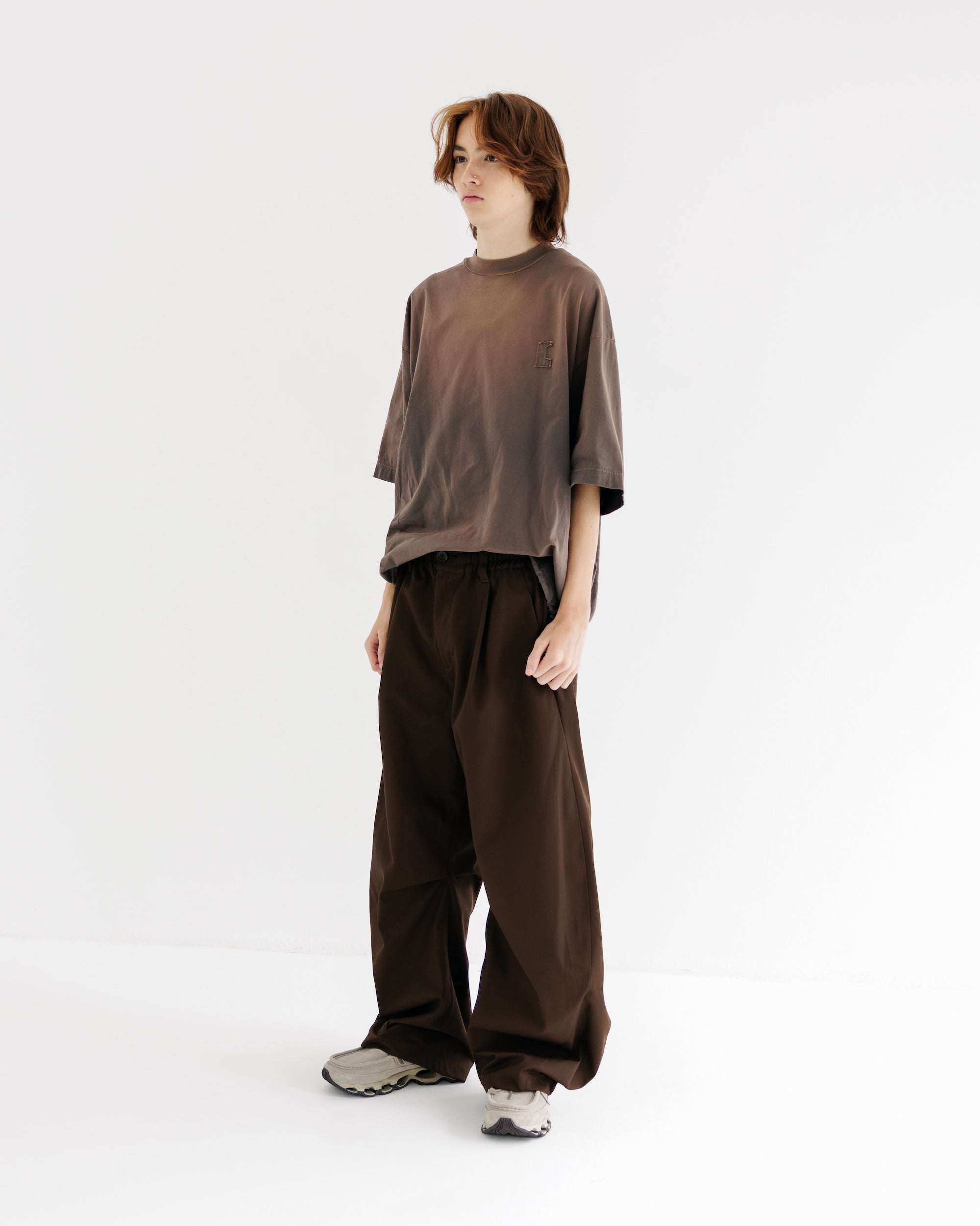 【9.10 WED 20:00- IN STOCK】BARREL LEG EASY PANTS (BROWN)