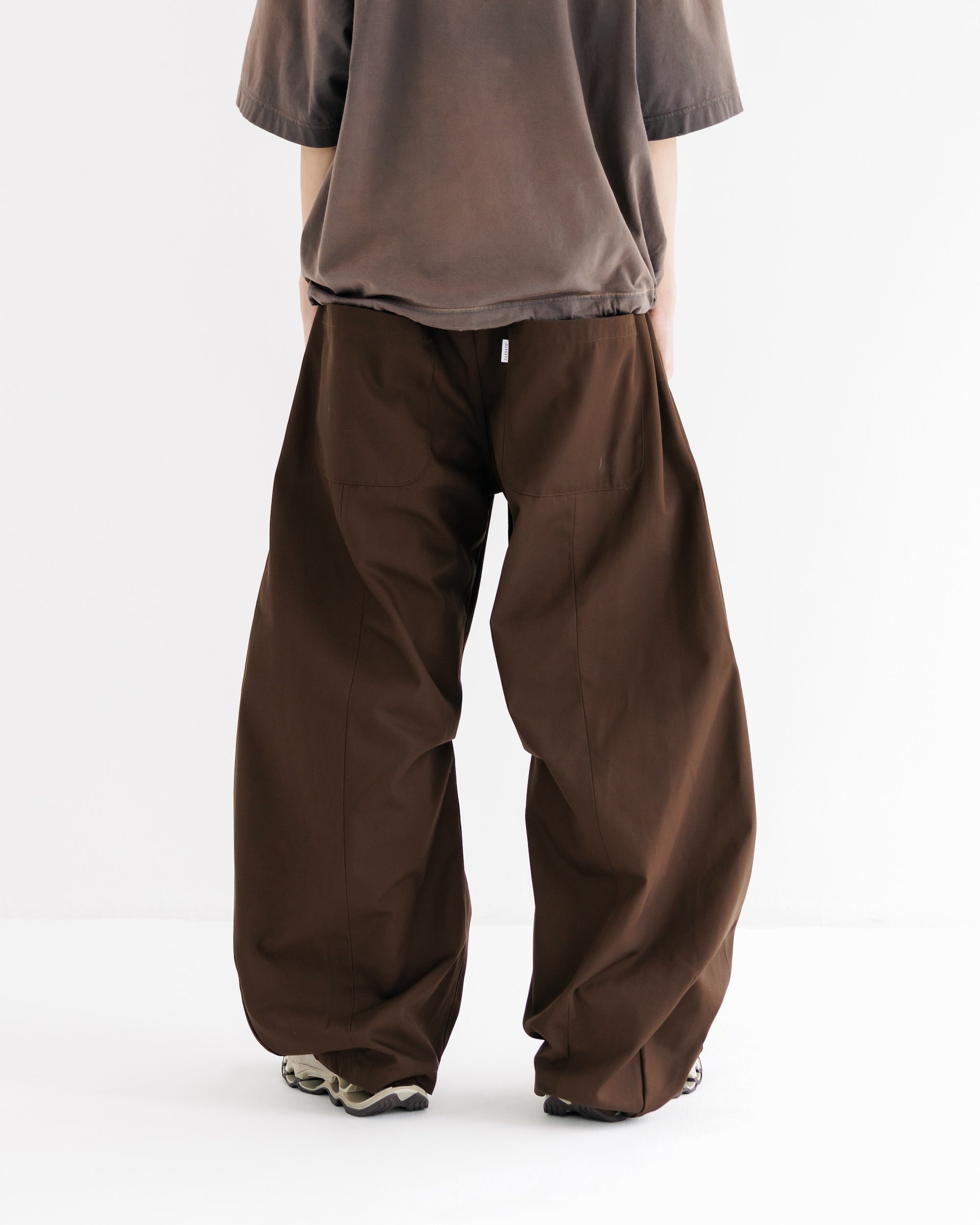 【9.10 WED 20:00- IN STOCK】BARREL LEG EASY PANTS (BROWN)