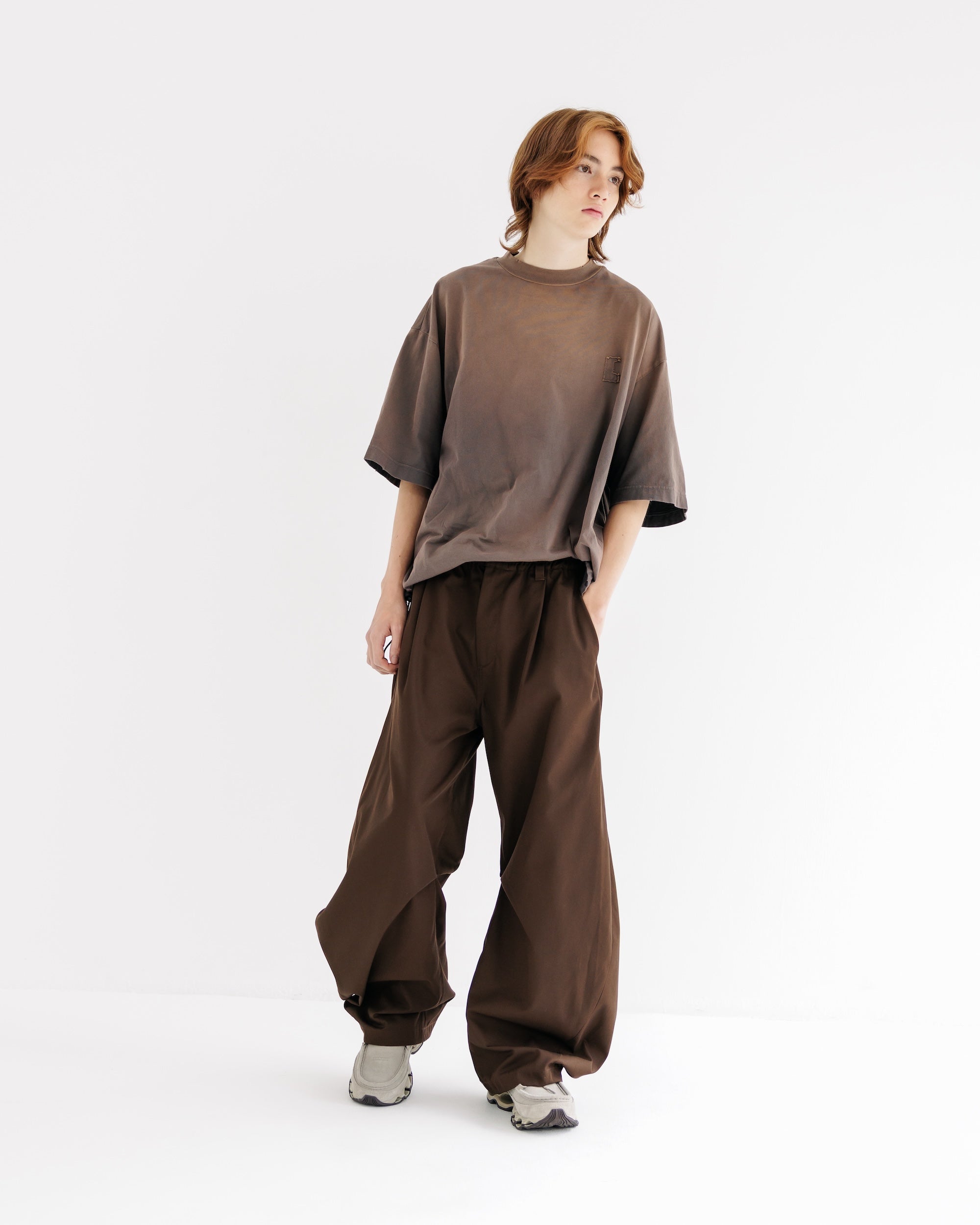 【9.10 WED 20:00- IN STOCK】BARREL LEG EASY PANTS (BROWN)