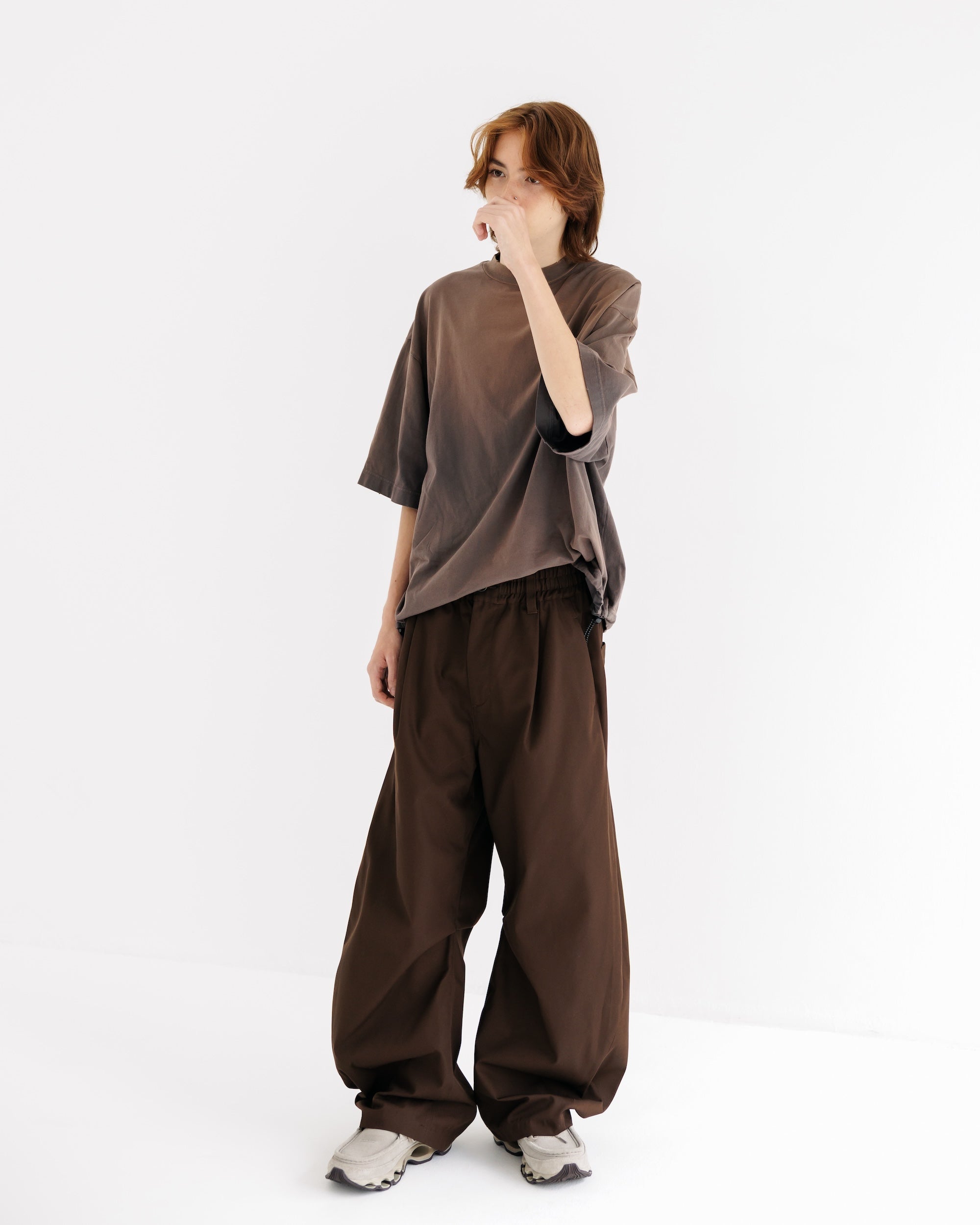 【9.10 WED 20:00- IN STOCK】BARREL LEG EASY PANTS (BROWN)
