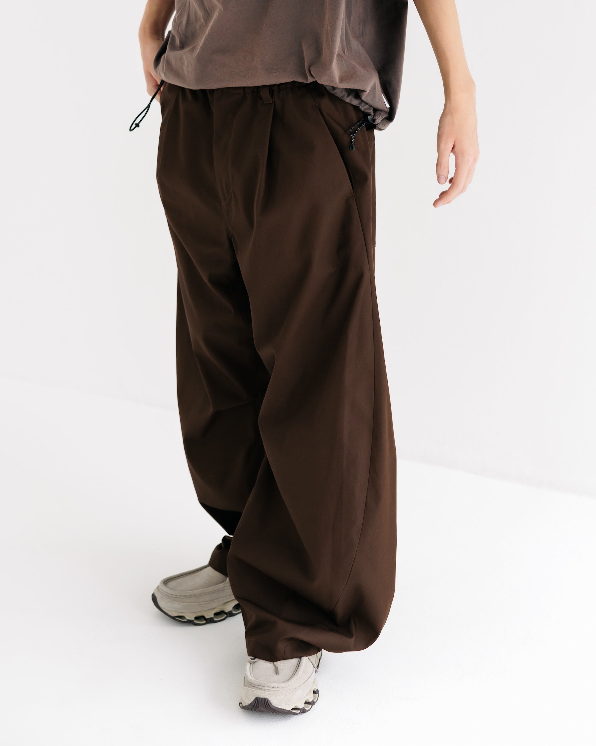 【9.10 WED 20:00- IN STOCK】BARREL LEG EASY PANTS (BROWN)