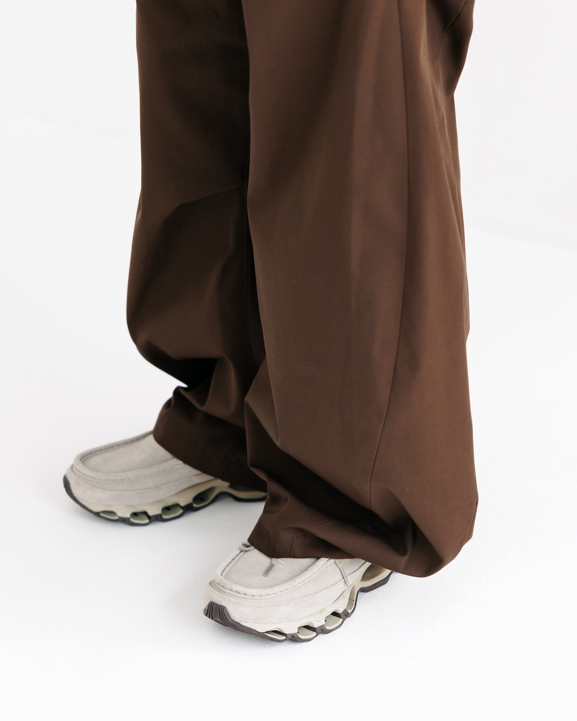 【9.10 WED 20:00- IN STOCK】BARREL LEG EASY PANTS (BROWN)