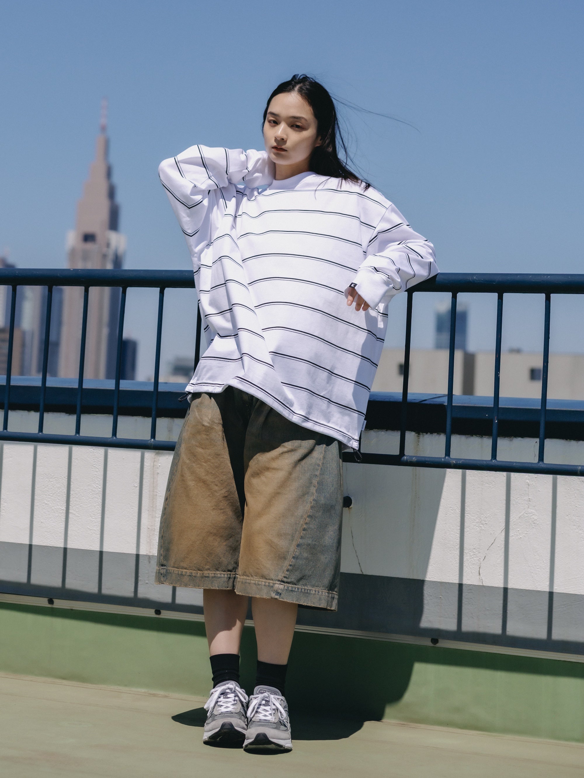 THICK THIN STRIPE L/S T-SHIRT WITH DRAWSTRINGS (WHITE))