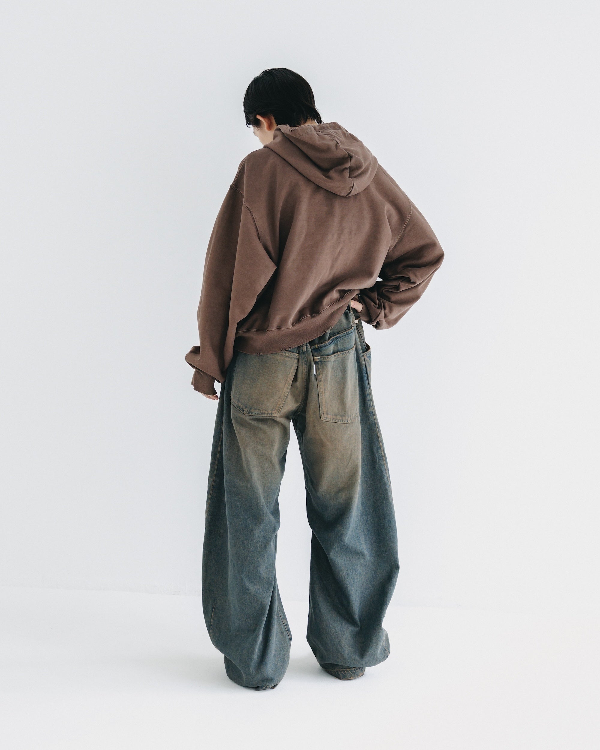 【10.1 WED 20:00- IN STOCK】VINTAGE DYED SELVEDGE DENIM BARREL LEG PANTS (VINTAGE BROWN)