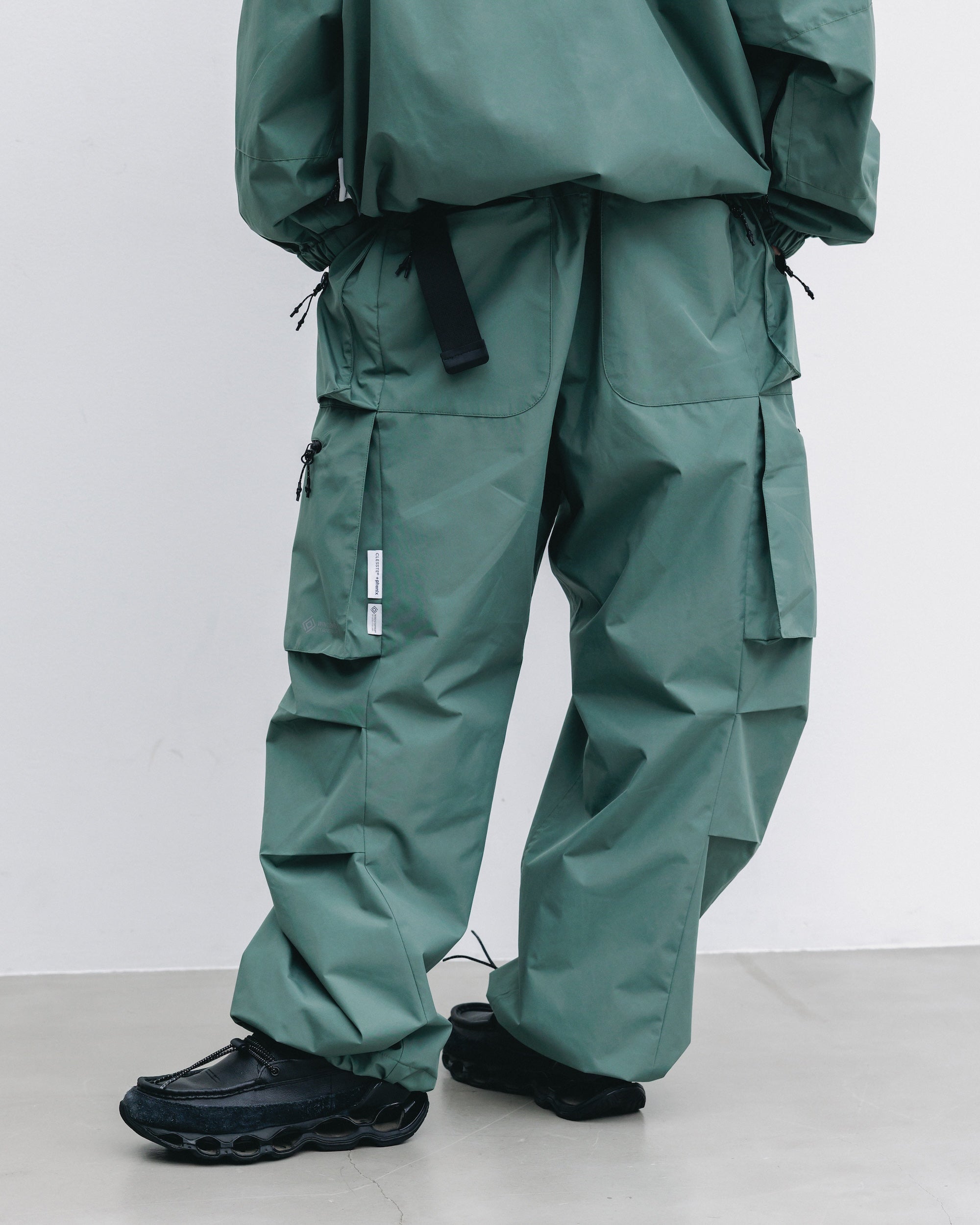 +phenix WINDSTOPPER® by GORE-TEX LABS CITY MILITARY CURVE PANTS (MILITARY GREEN)