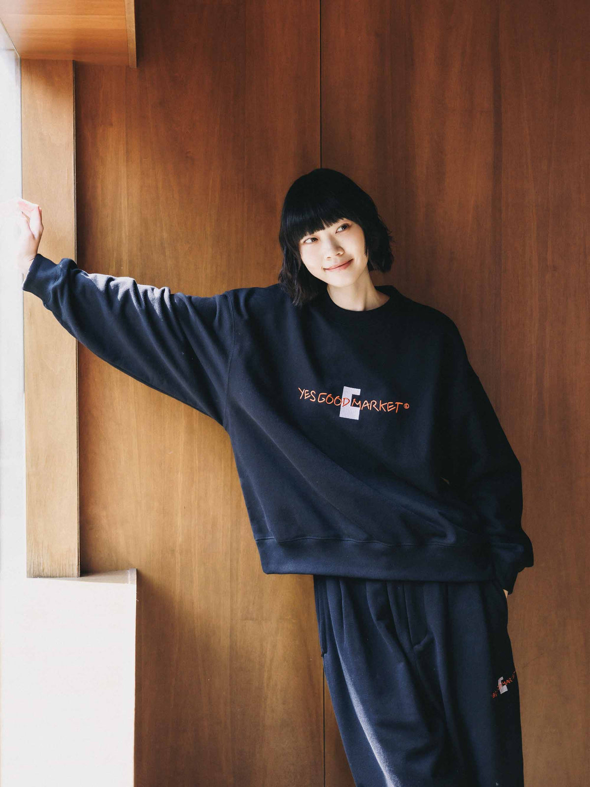 【10.4 SUN 20:00- IN STOCK】【LIMITED】 “C×YES GOOD MARKET"  L/S SWEATSHIRT (BLACK)
