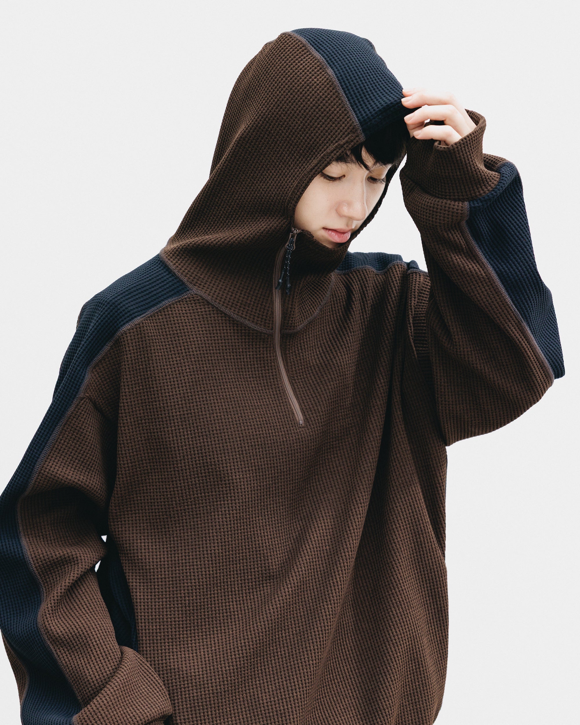 CITY LIGHT THERMAL HALF ZIP HOODIE (BROWN×BLACK)