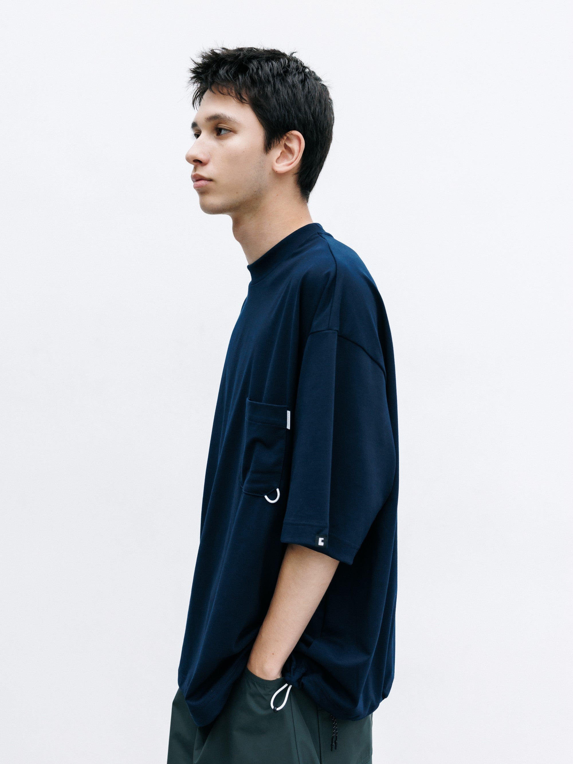 【7.22 WED 20:00- IN STOCK】TECH POCKET S/S T-SHIRT (NAVY)