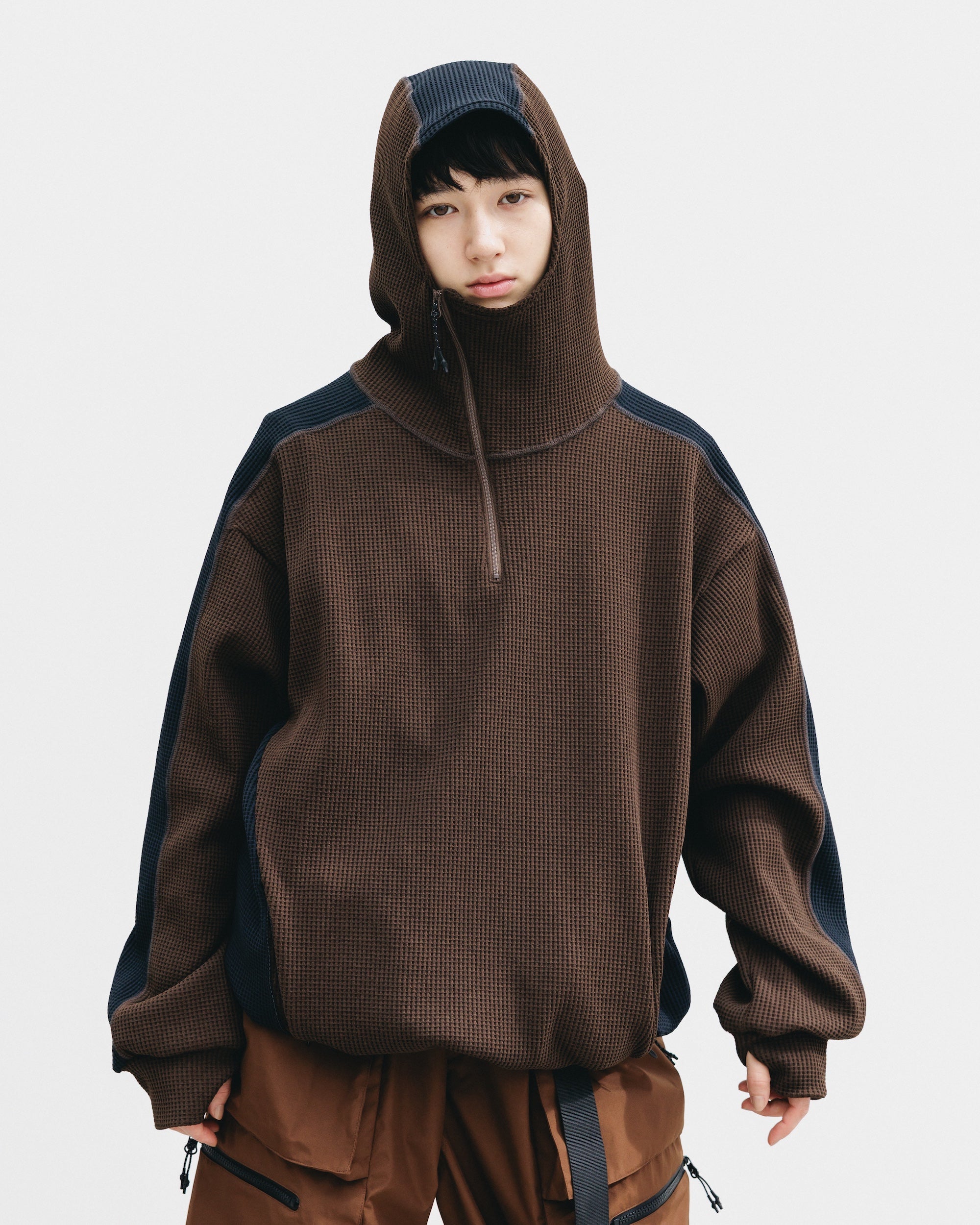 CITY LIGHT THERMAL HALF ZIP HOODIE (BROWN×BLACK)