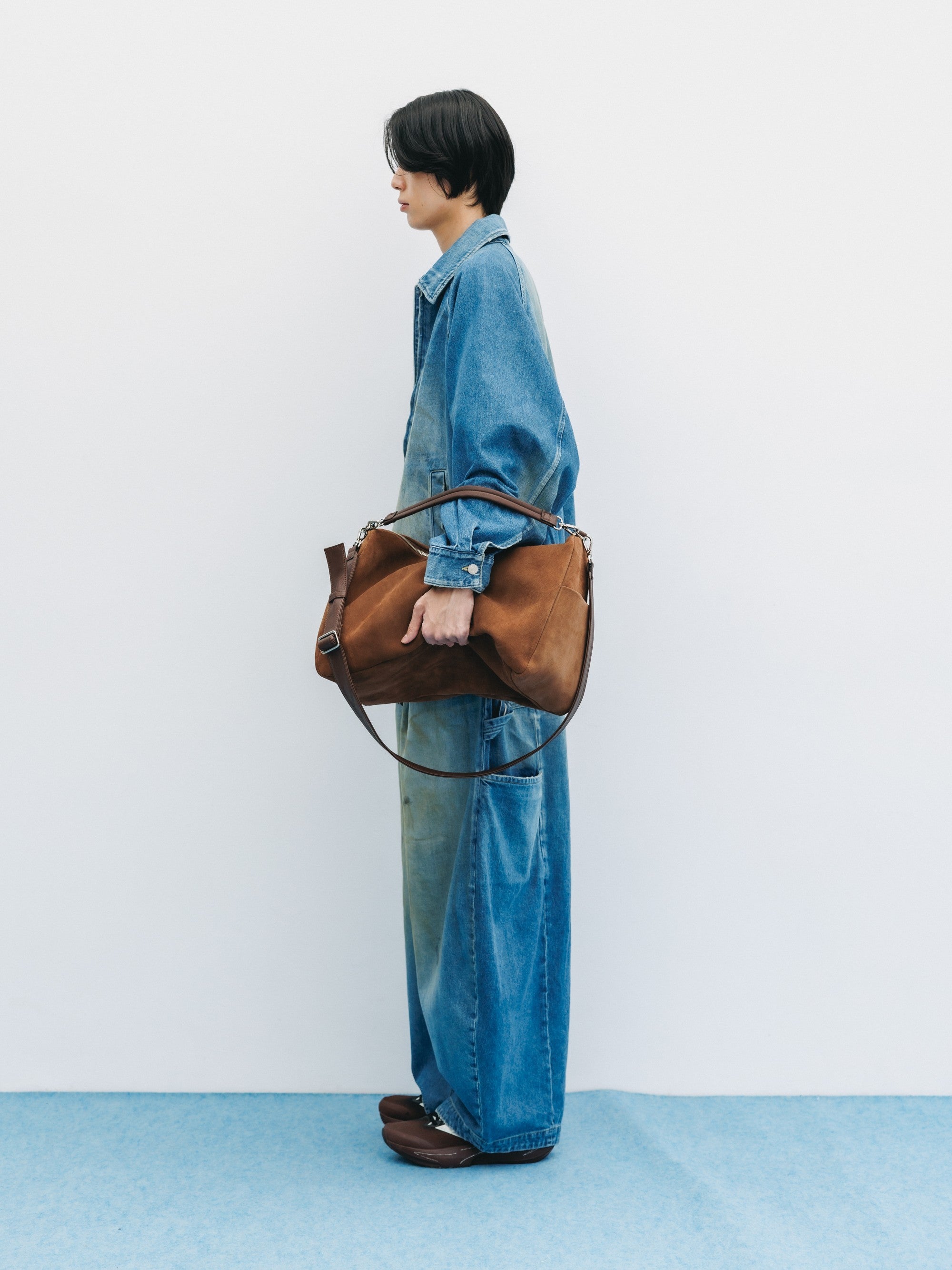 SUEDE DAYOFF BAG LARGE (BROWN)
