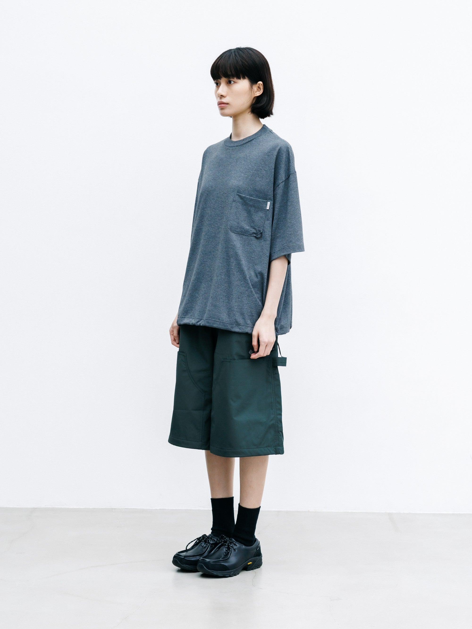 【7.22 WED 20:00- IN STOCK】TECH POCKET S/S T-SHIRT (CHARCOAL)