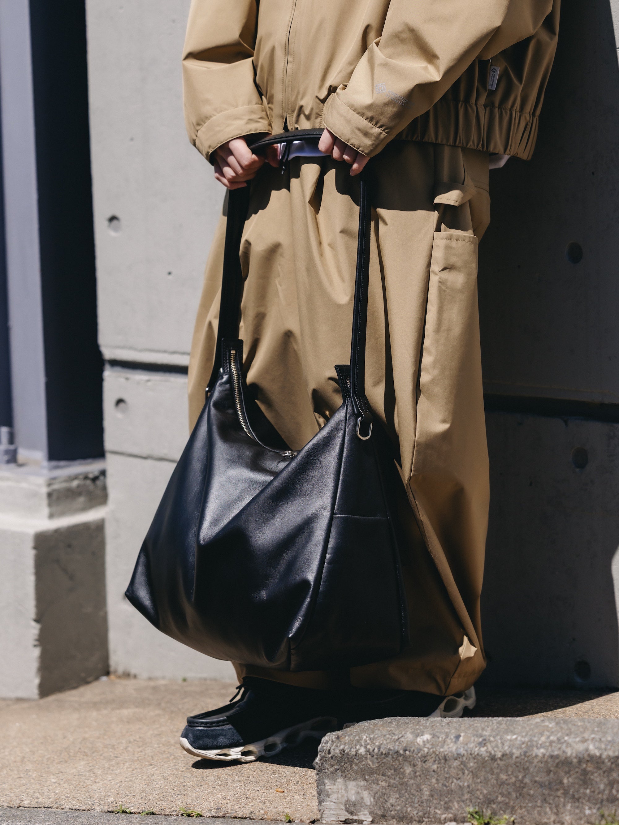 LEATHER NOMAD BAG