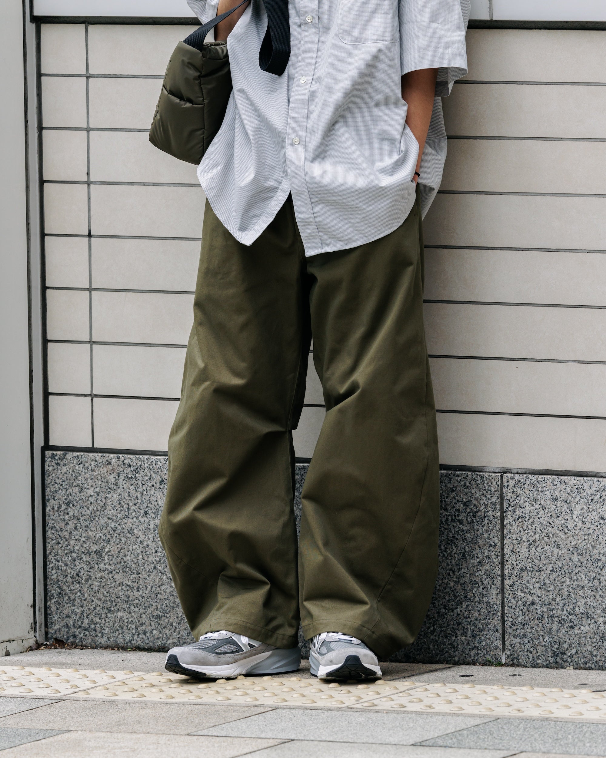 【6.11 WED 20:00- IN STOCK】BARREL LEG EASY PANTS (OLIVE)
