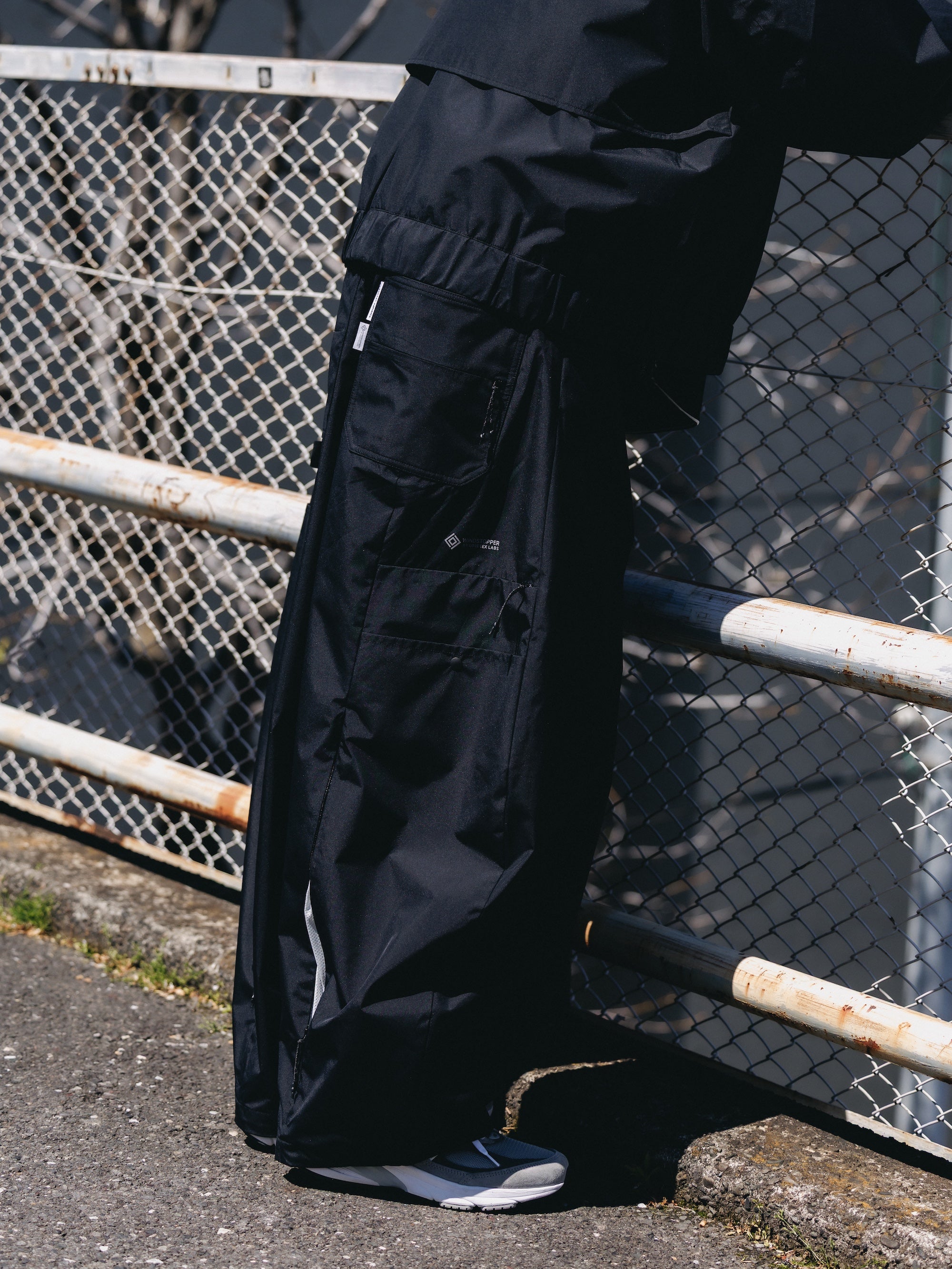 【6.10 WED 20:00- IN STOCK】+phenix WINDSTOPPER® by GORE-TEX LABS CITY MASSIVE UTILITY PANTS (BLACK×WHITE)
