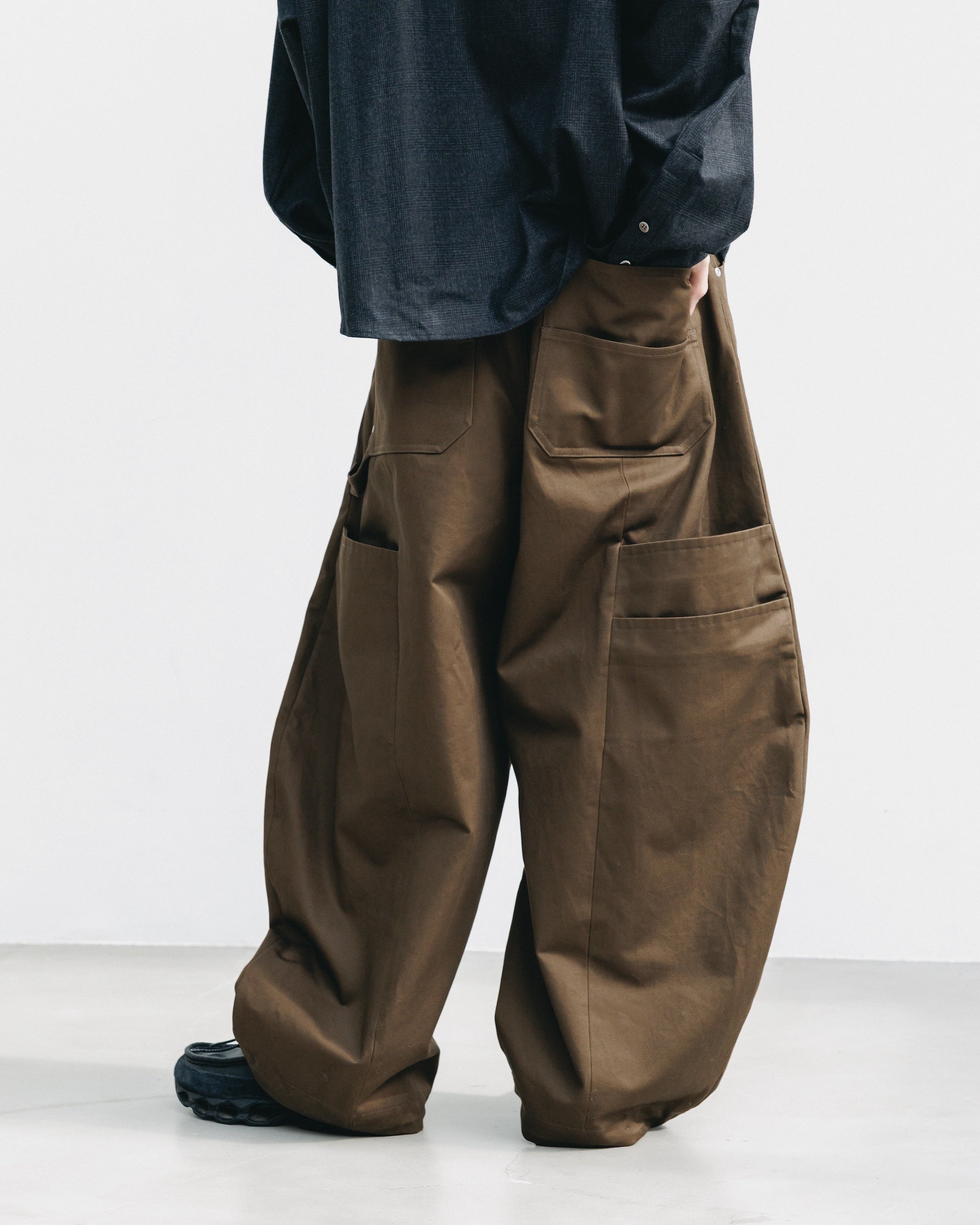 【11.12 WED 20:00- IN STOCK】CITY MASSIVE UTILITY PANTS (BROWN)
