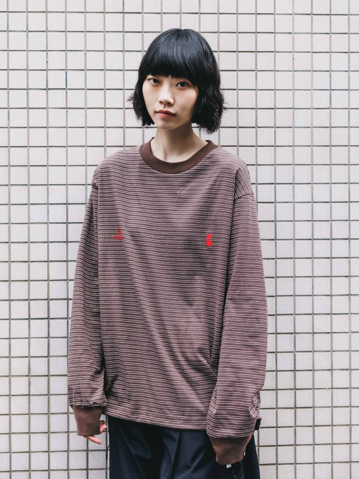 【10.4 SUN 20:00- IN STOCK】【LIMITED】 “YES G♡♡D MARKET" MICRO STRIPED L/S T-SHIRT WITH DRAWSTRINGS (BROWN)