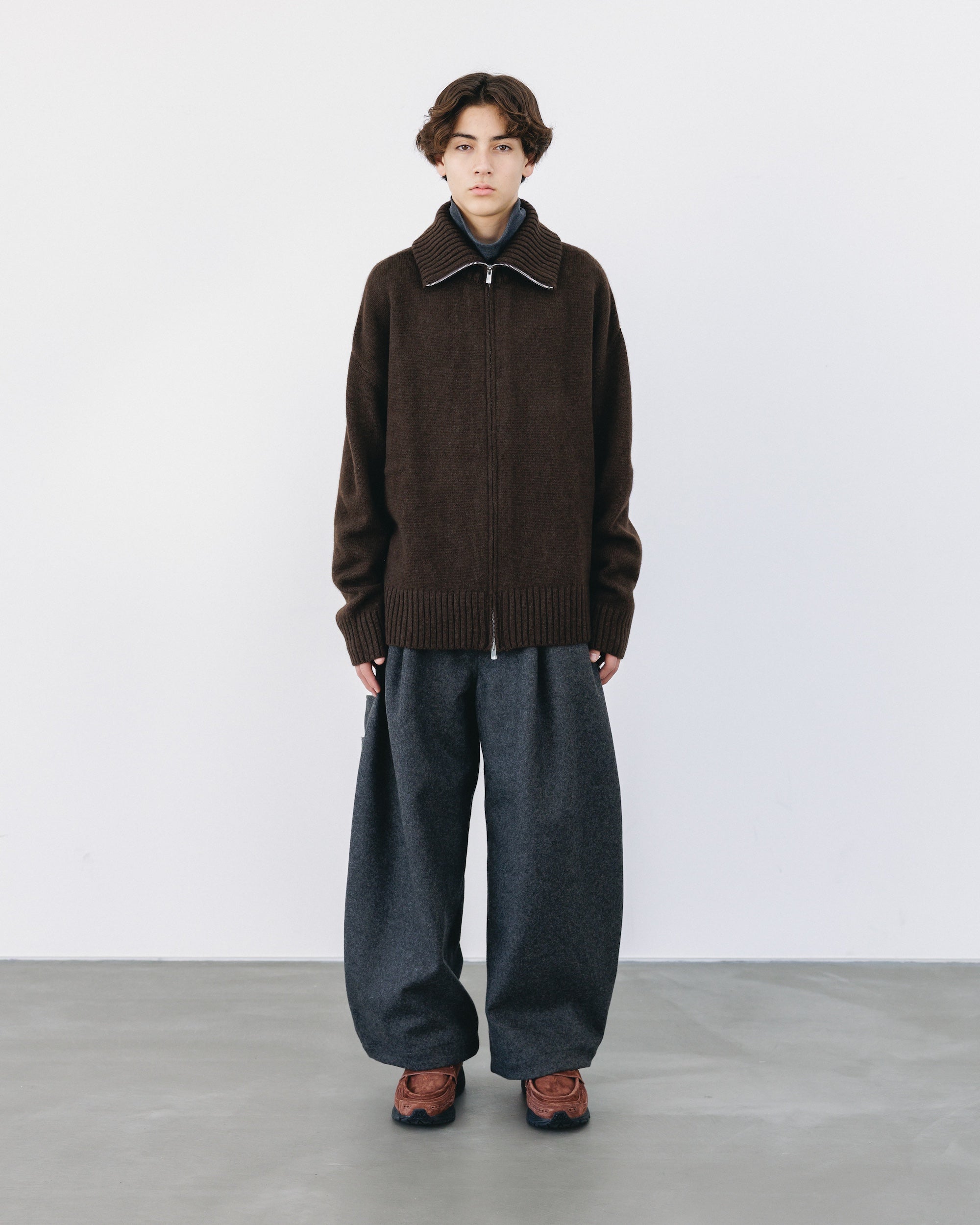 YAK WOOL ZIPUP KNIT (BROWN).