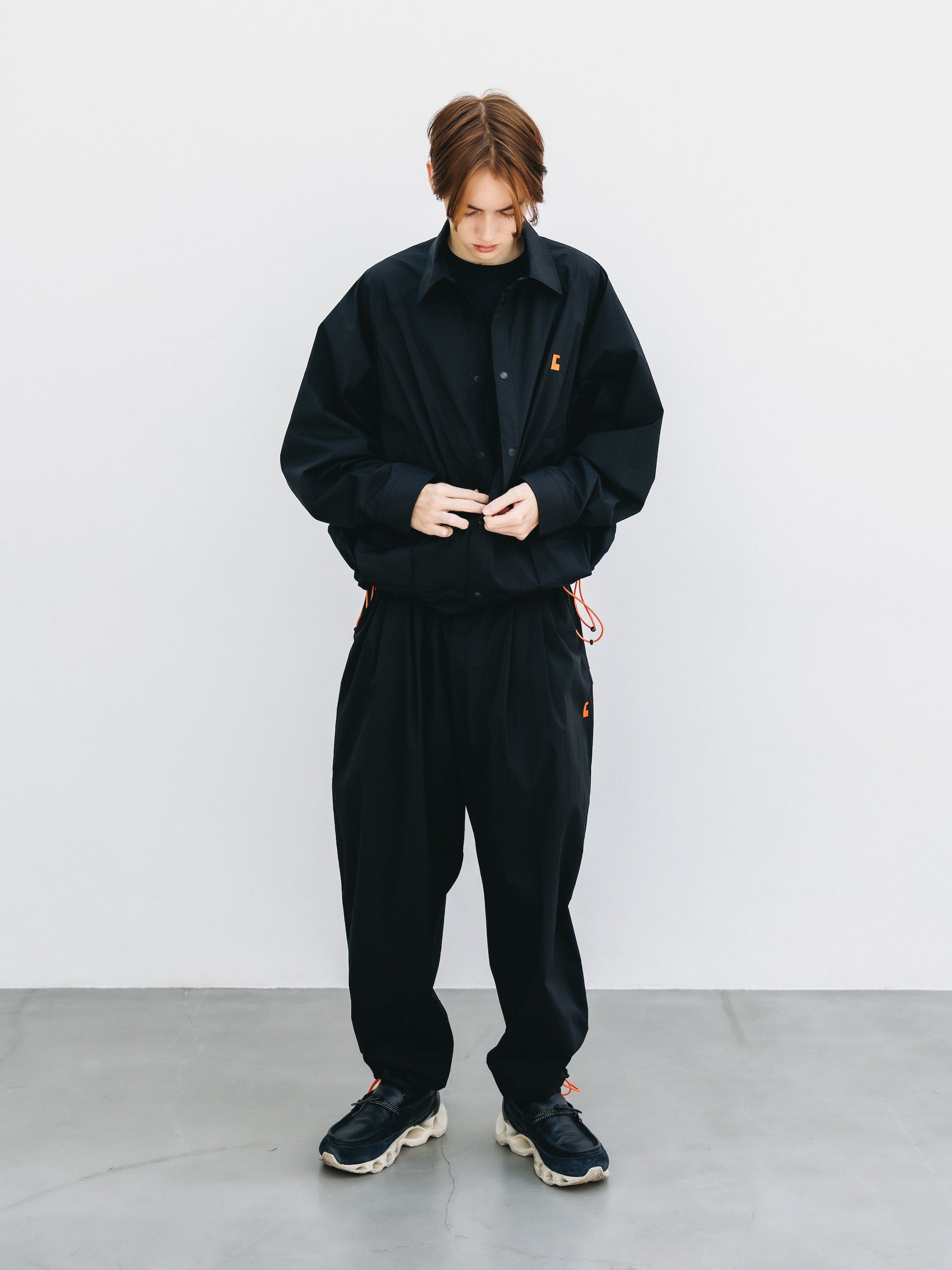 "C” CRISPY NYLON CITY UNIFORM WIDE TAPERED PANTS (BLACK×ORANGE)
