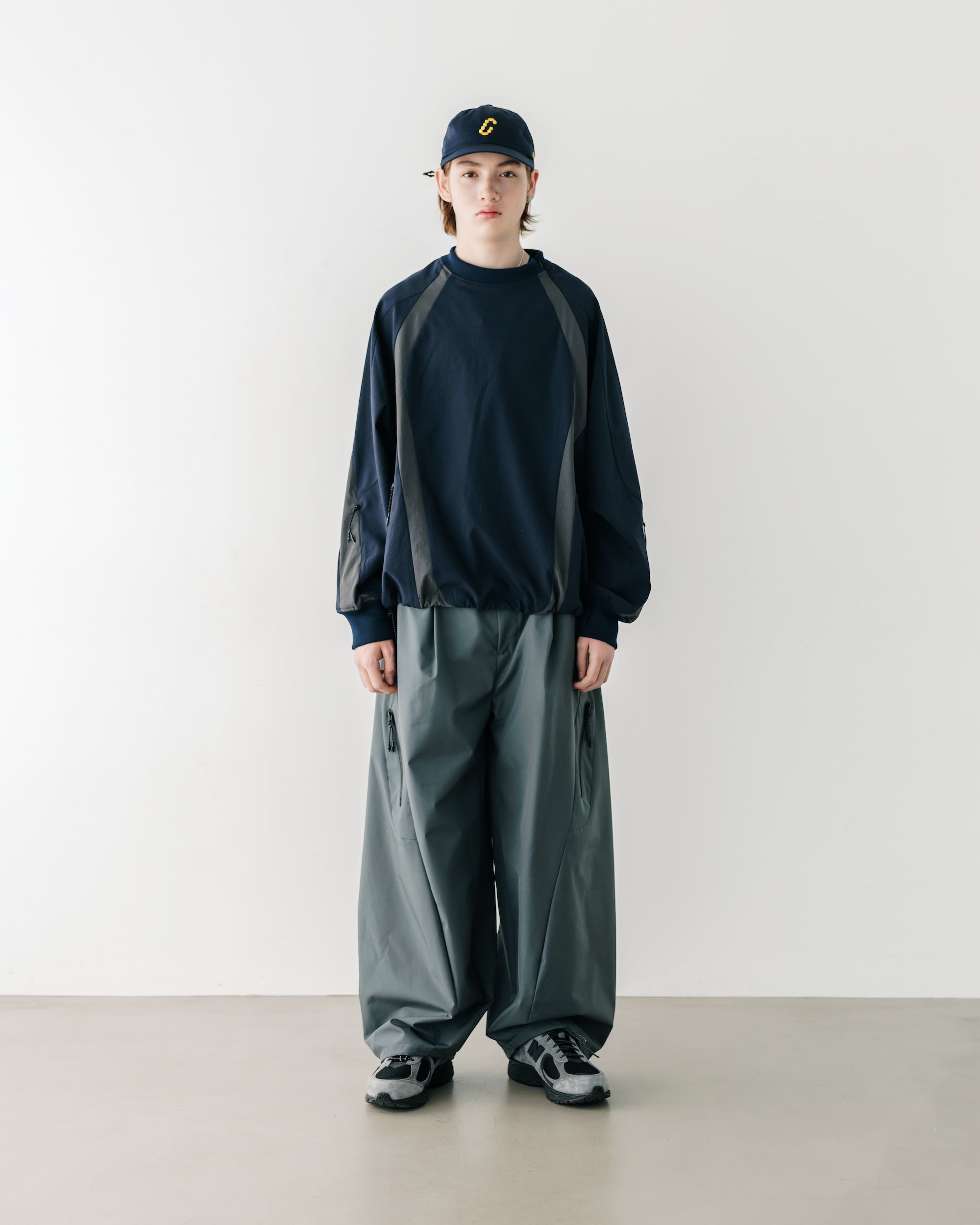 【5.3 SAT 20:00- IN STOCK】ACTIVE CITY PULLOVER (NAVY×CHARCOAL)