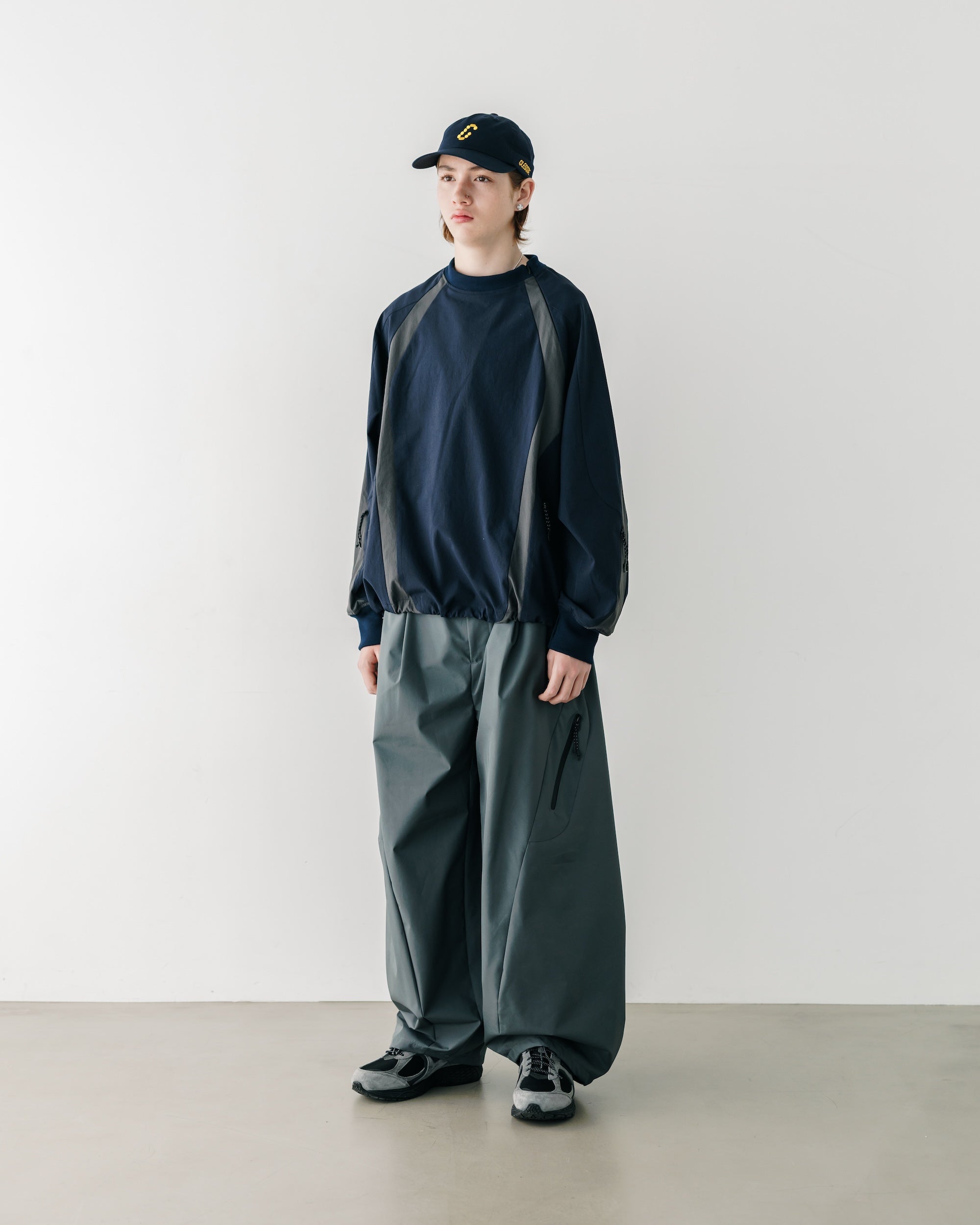 【5.3 SAT 20:00- IN STOCK】ACTIVE CITY PULLOVER (NAVY×CHARCOAL)